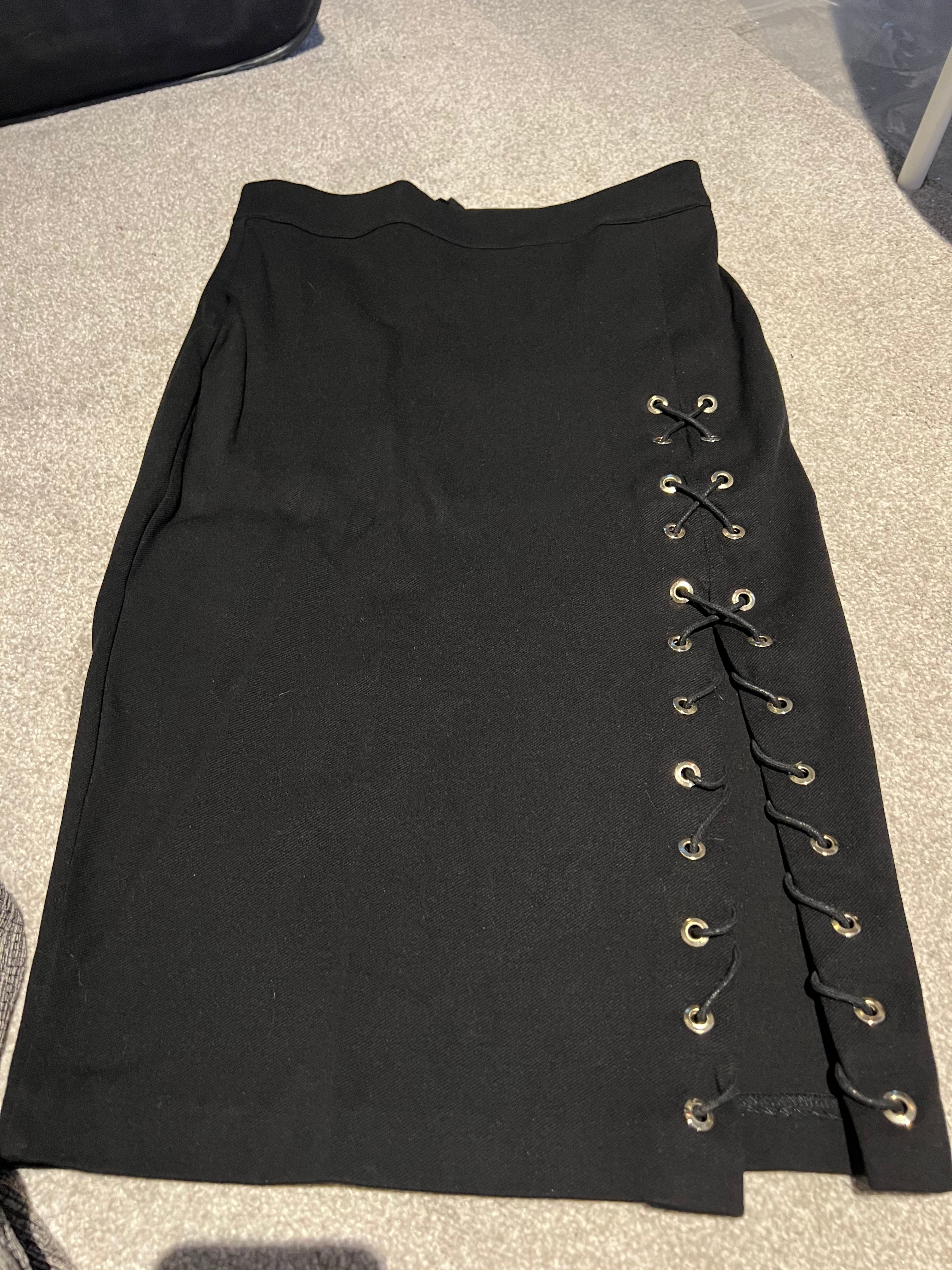 Black skirt with slit