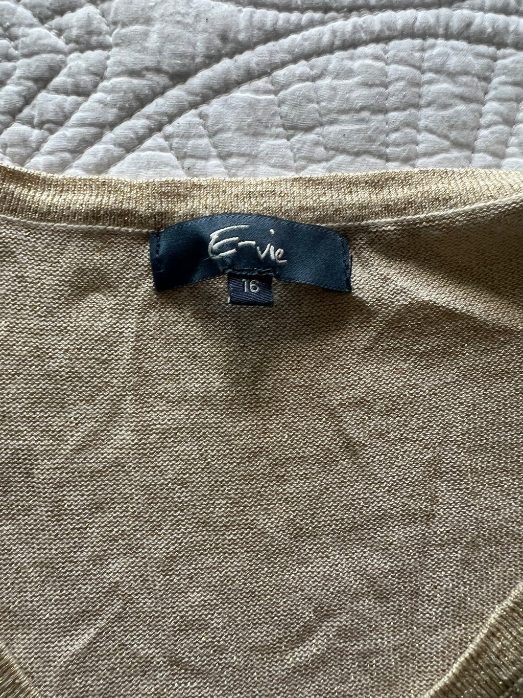 Quater sleeve nude top