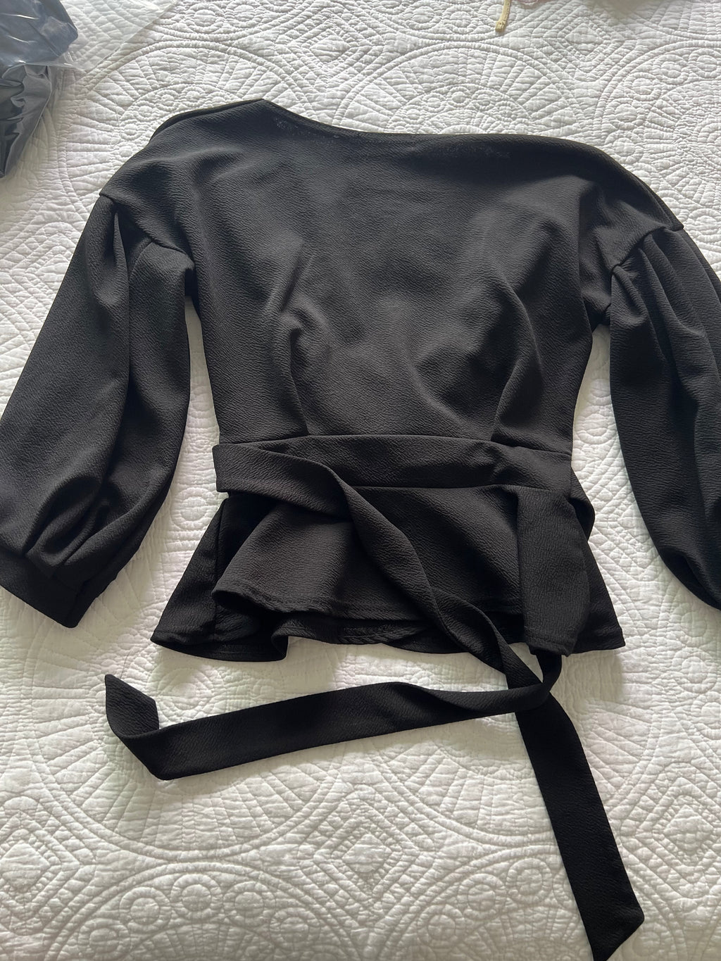 Quater sleeve black top