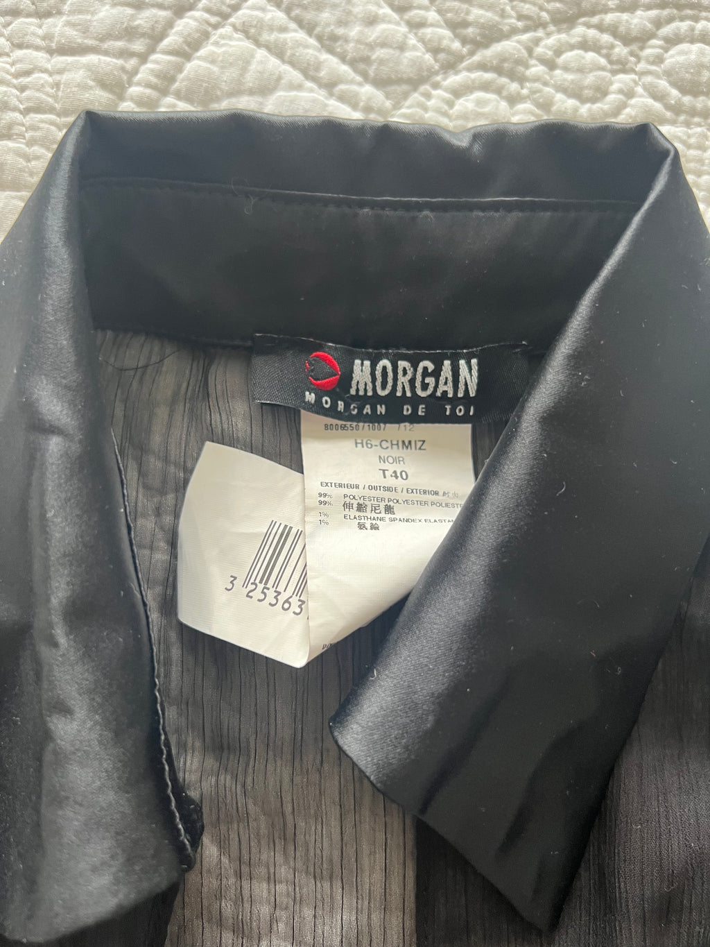 Black scrunched shirt