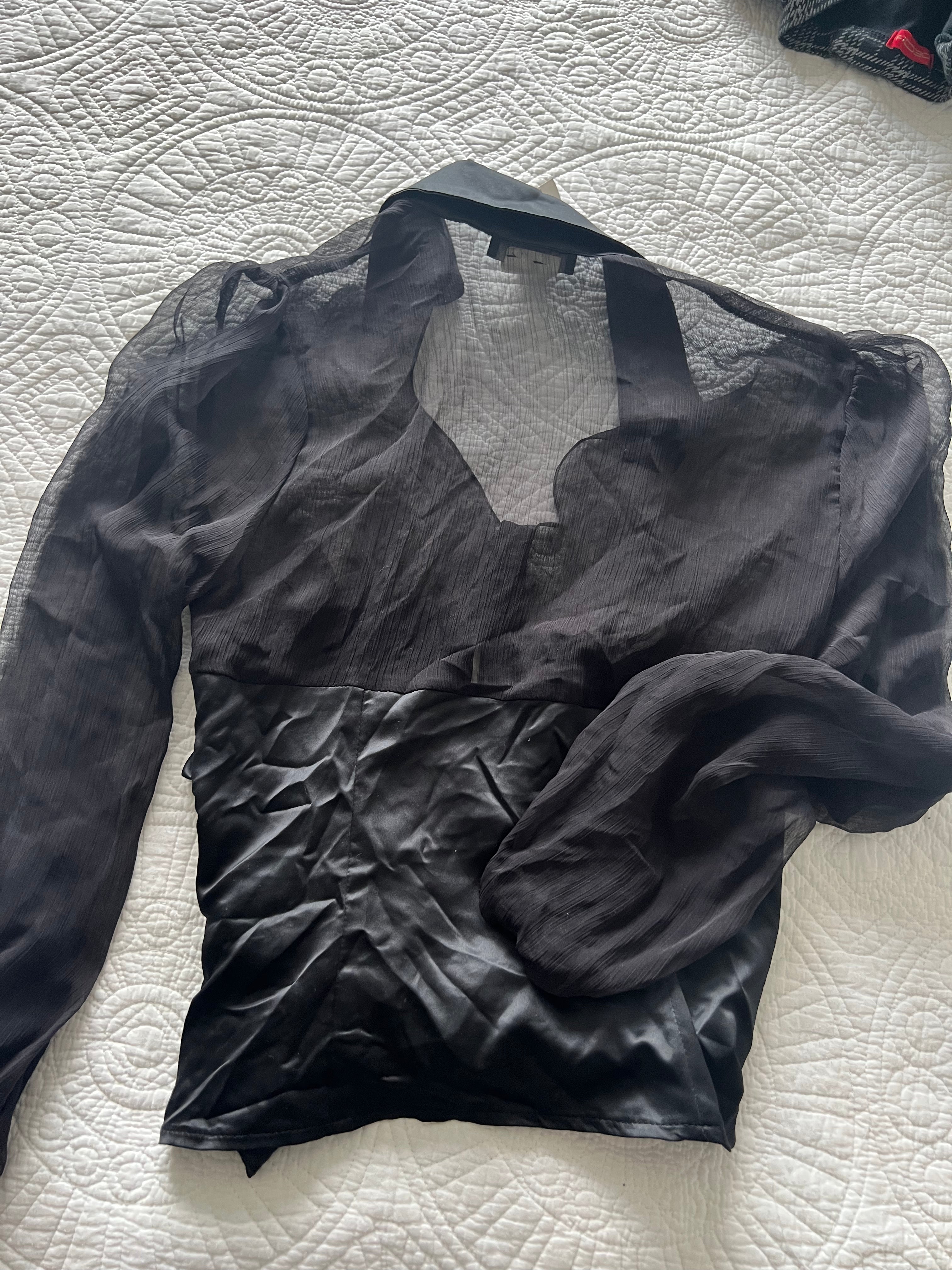 Black scrunched shirt