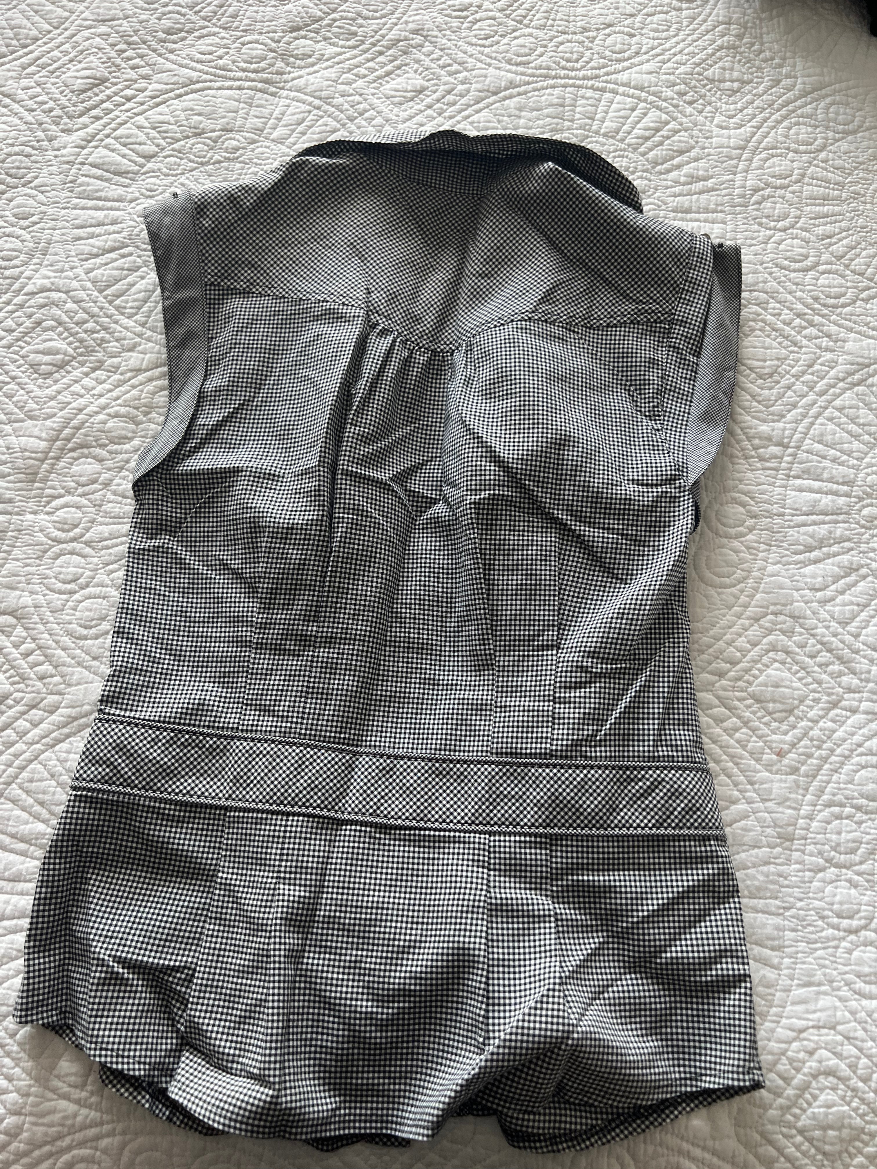 Grey sleeveless shirt