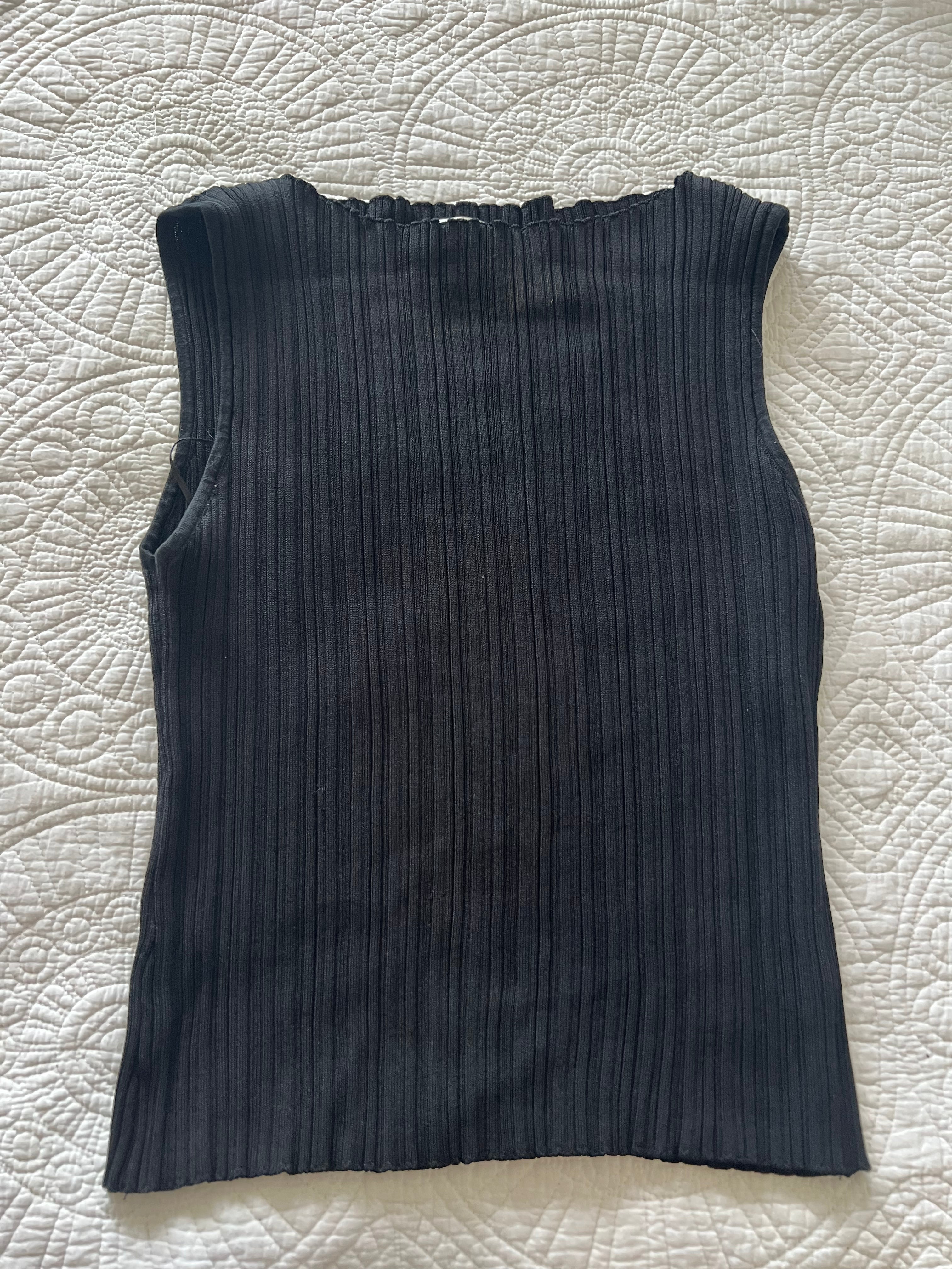 Black ribbed top