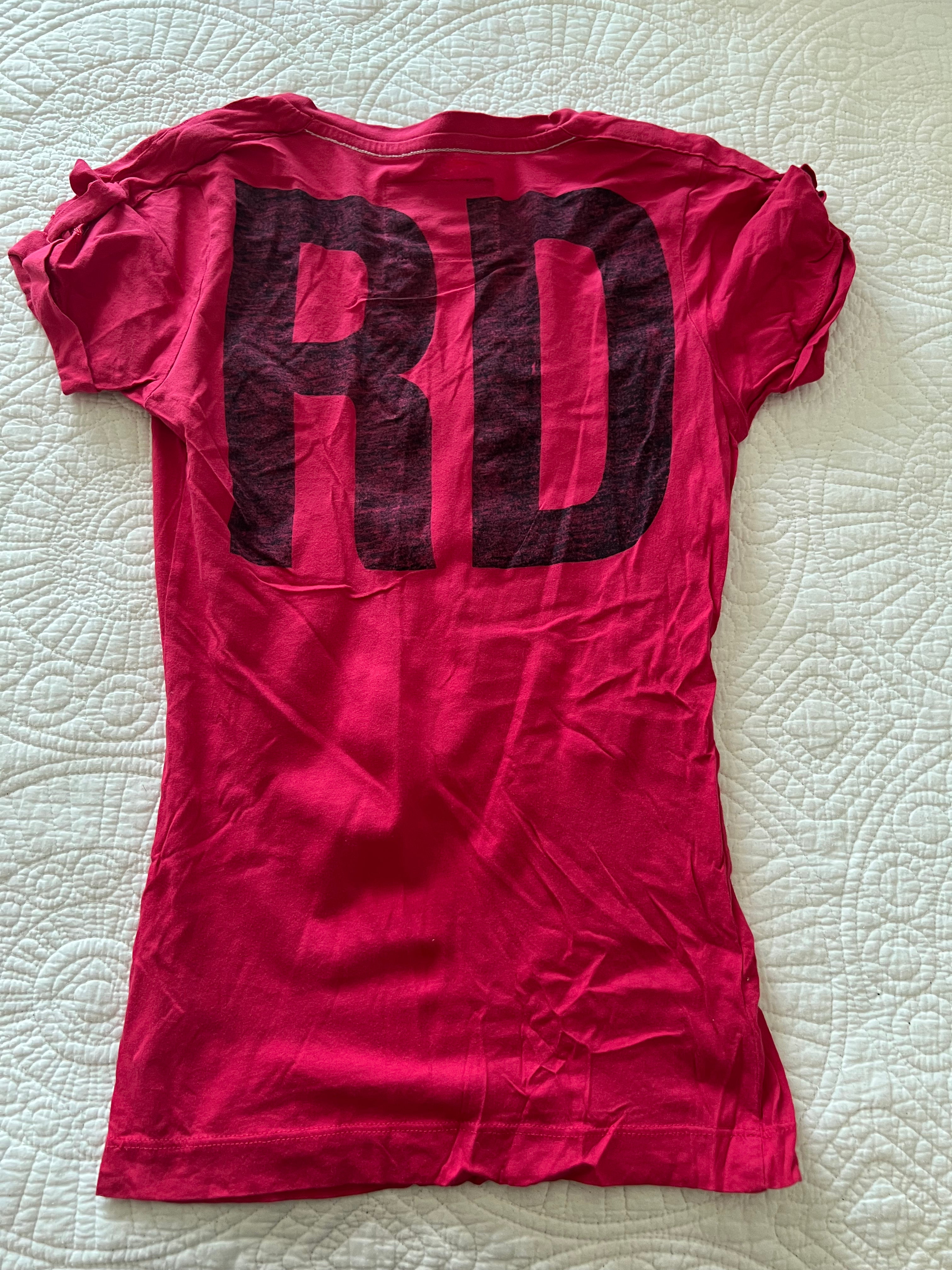 G star red, v neck t-shirt