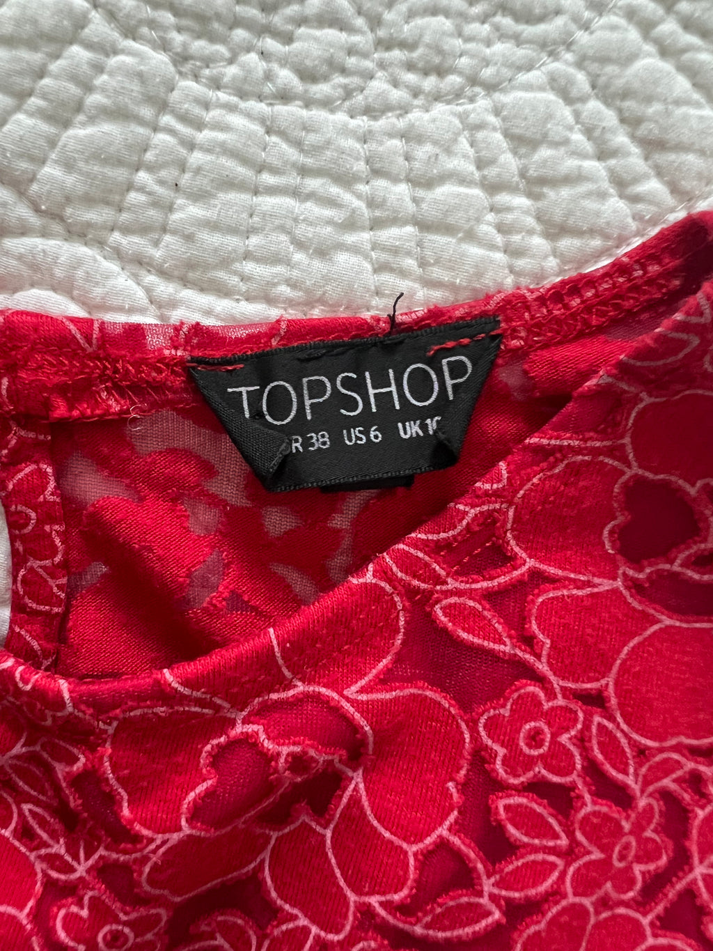 Red flower top