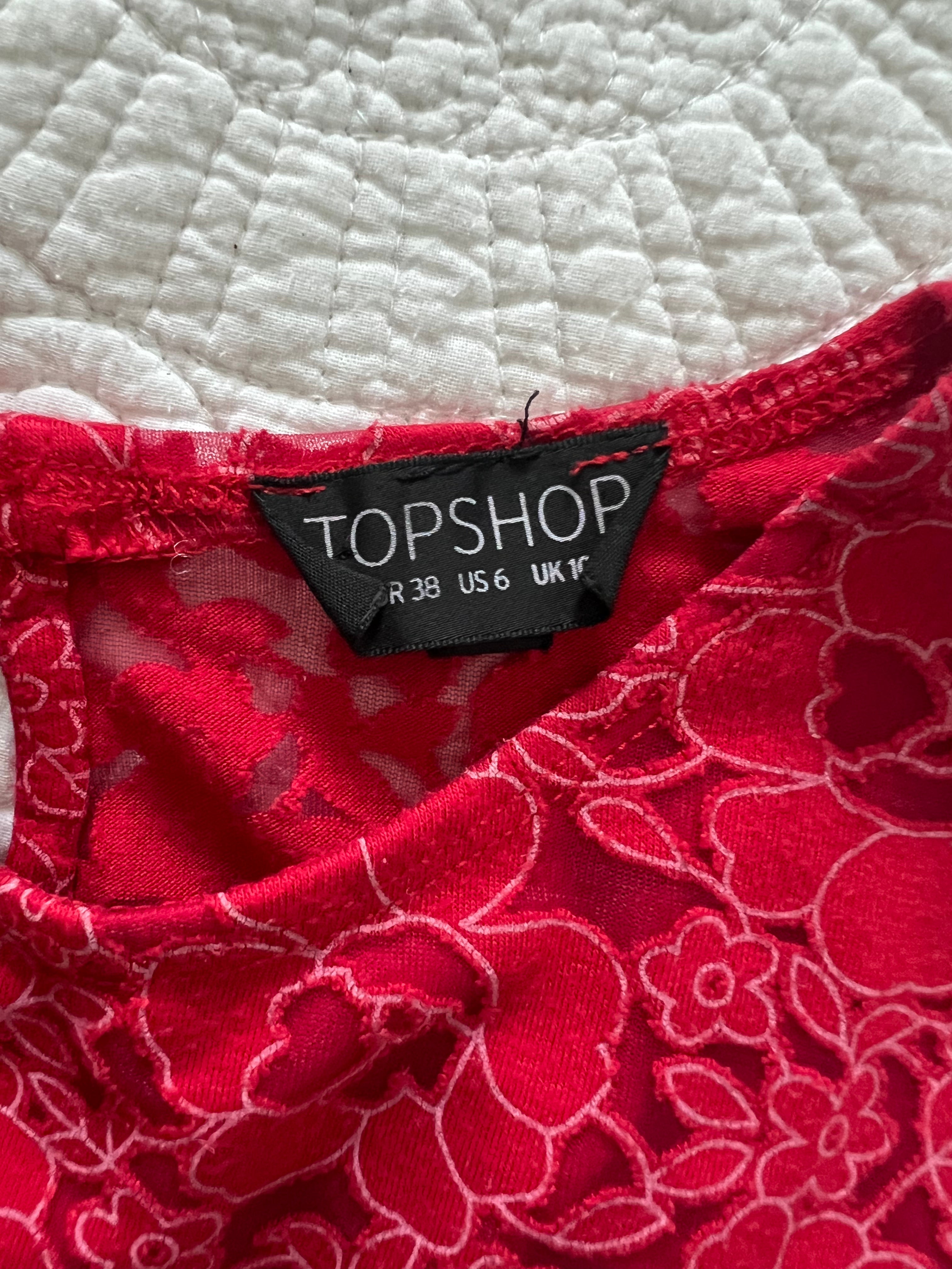Red flower top