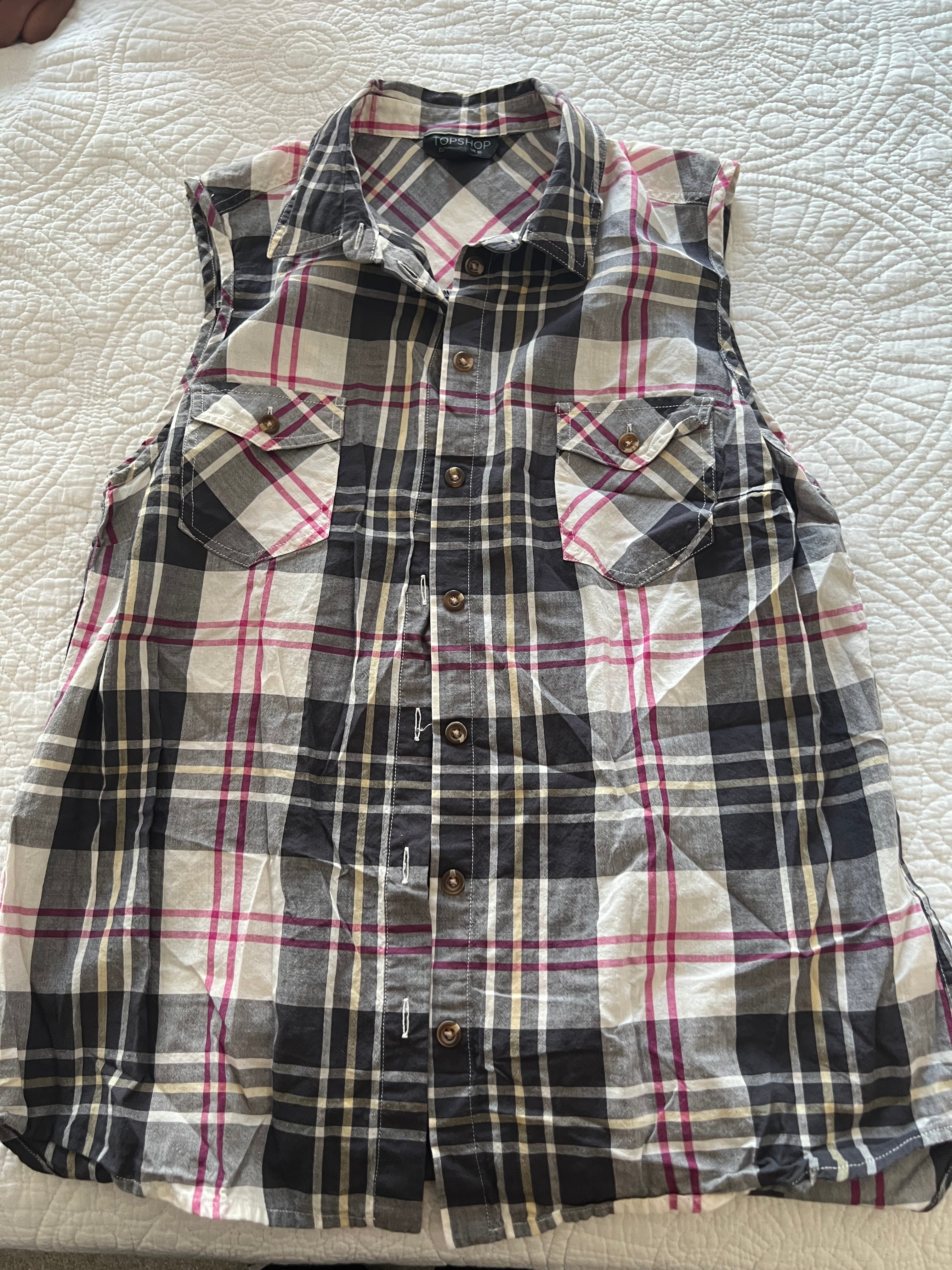 Checkered sleeveless shirt