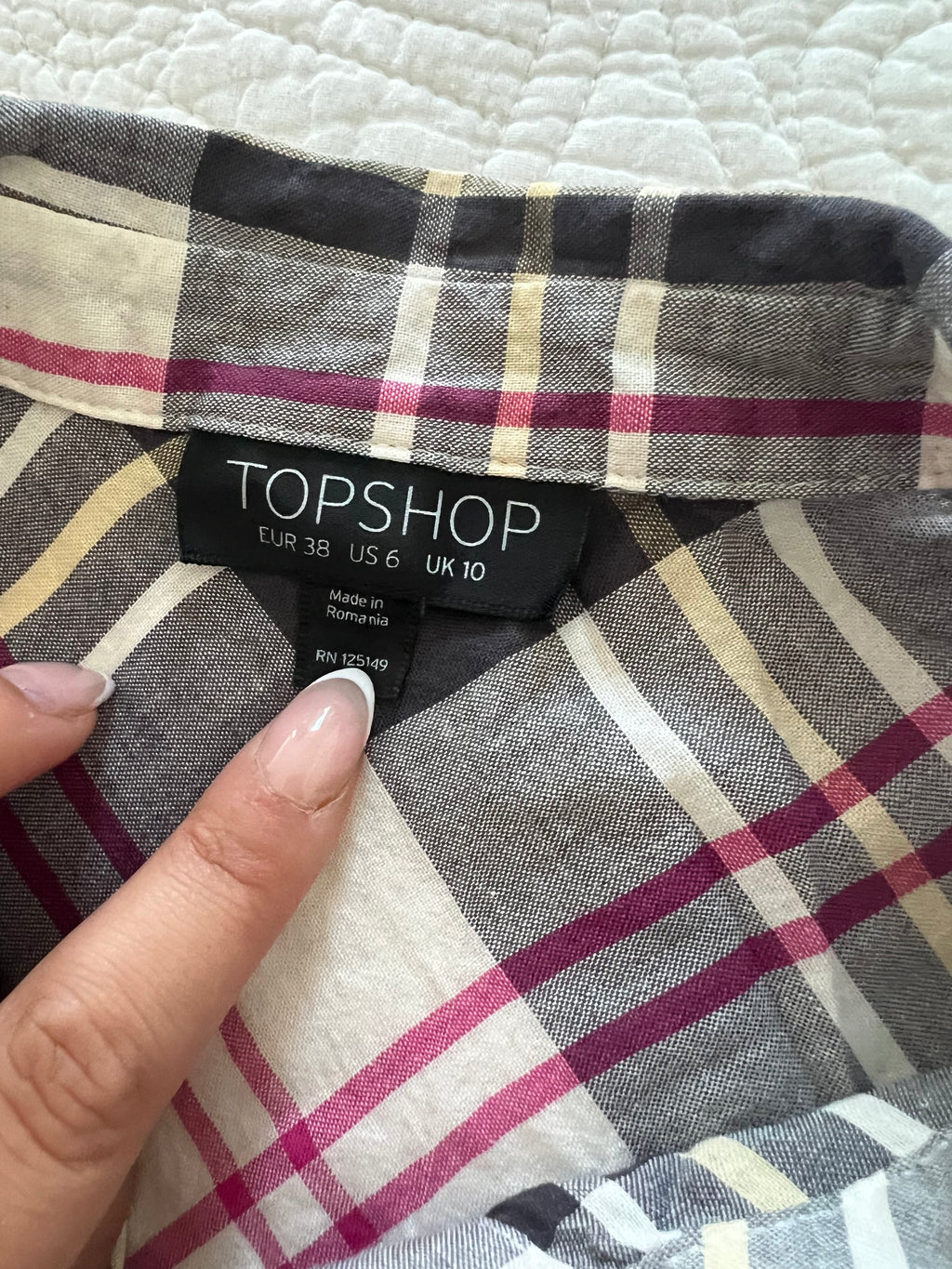 Checkered sleeveless shirt