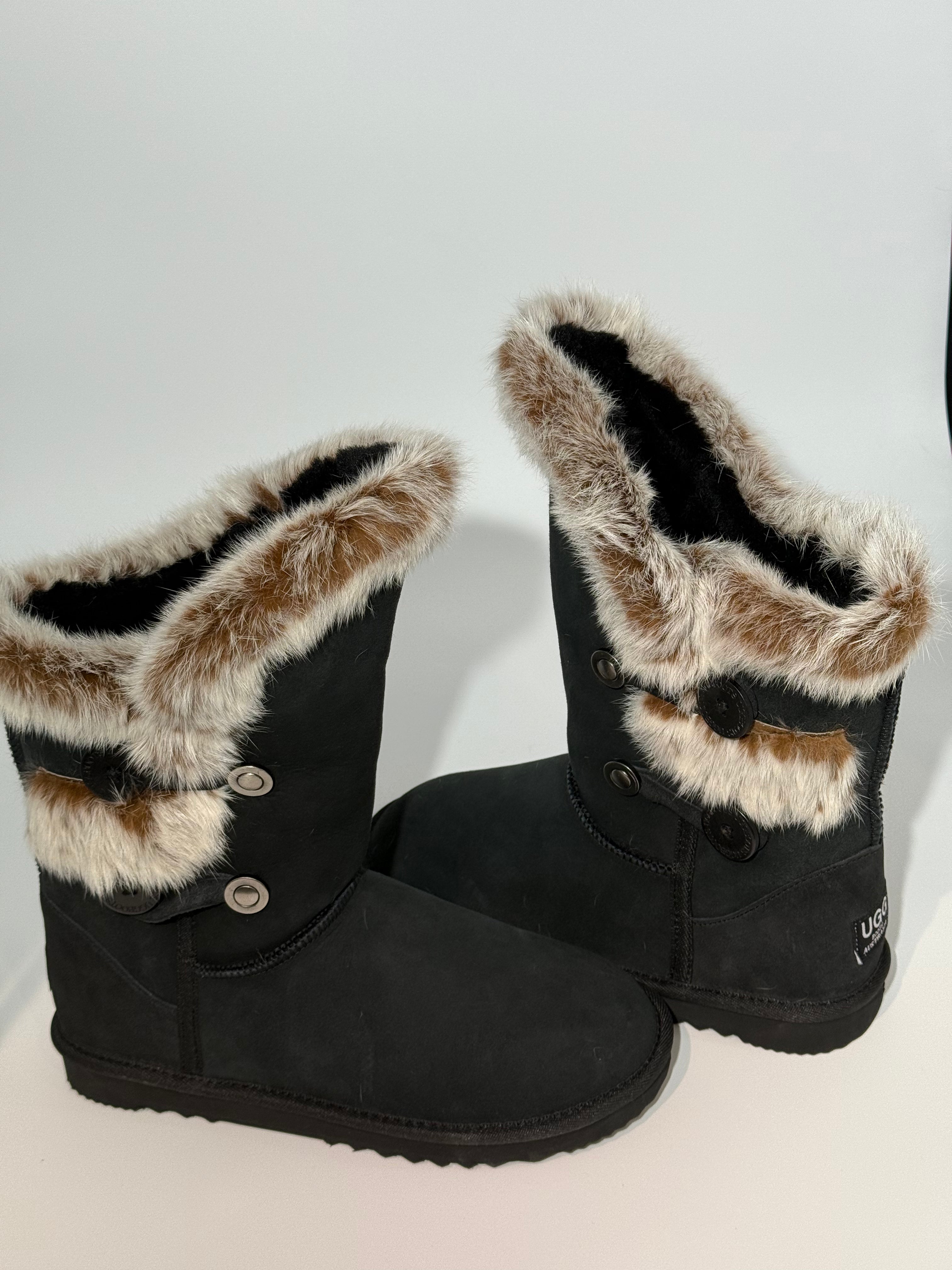 BRAND NEW UGG - AUSTRALIAN SHEPHERD BLACK BOOT WITH BROWN/WHITE FUR