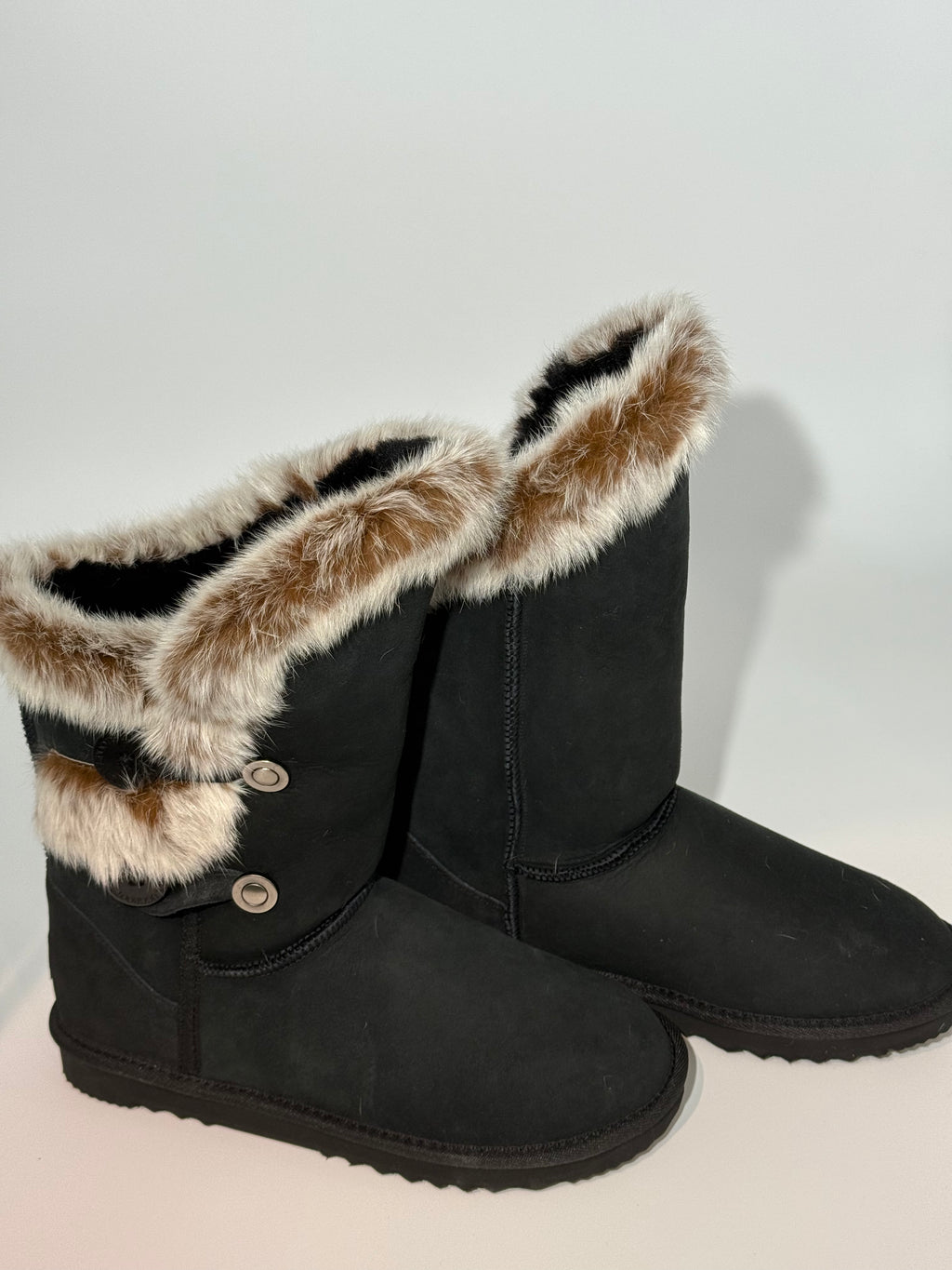 BRAND NEW UGG - AUSTRALIAN SHEPHERD BLACK BOOT WITH BROWN/WHITE FUR