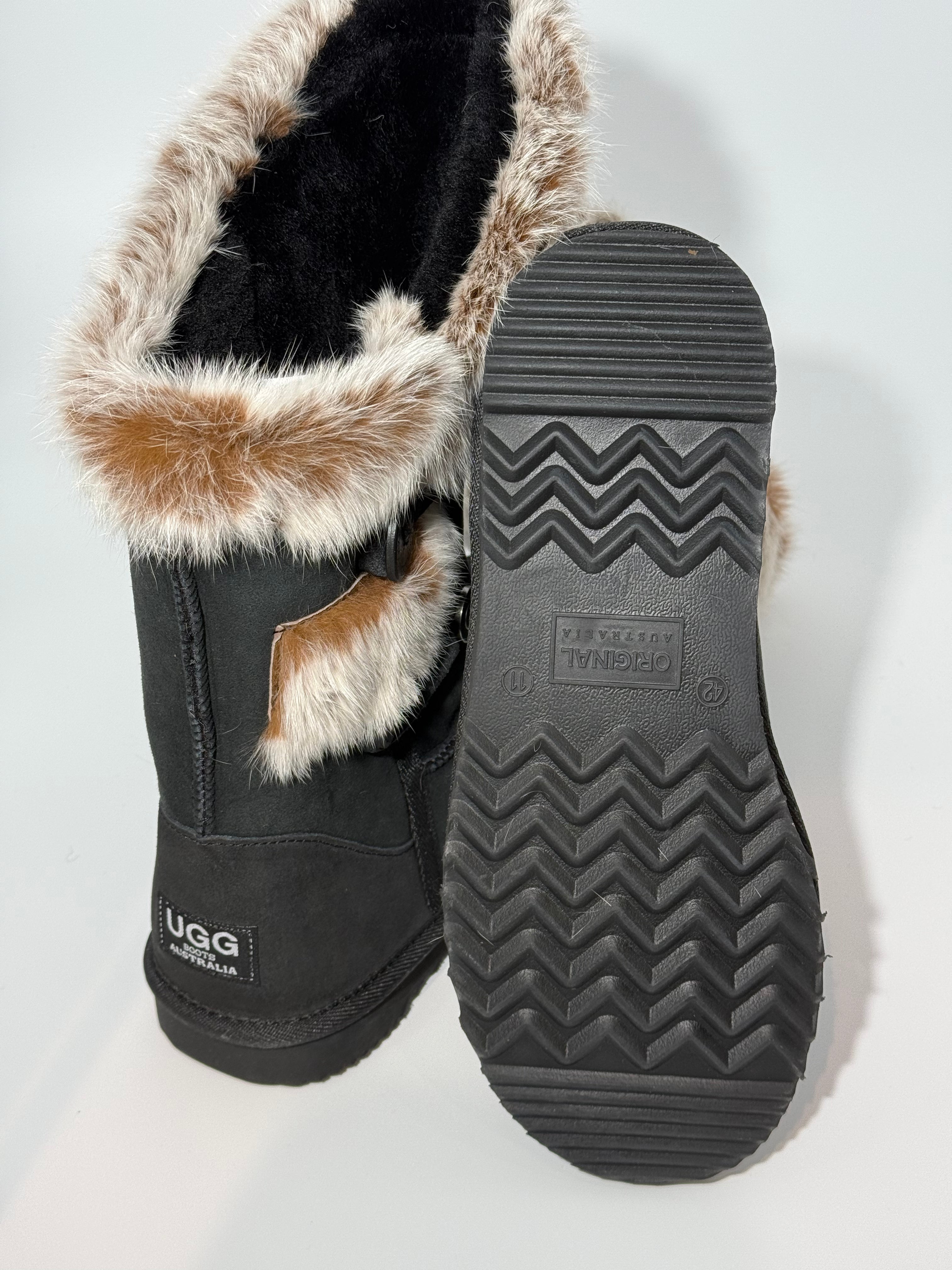BRAND NEW UGG - AUSTRALIAN SHEPHERD BLACK BOOT WITH BROWN/WHITE FUR