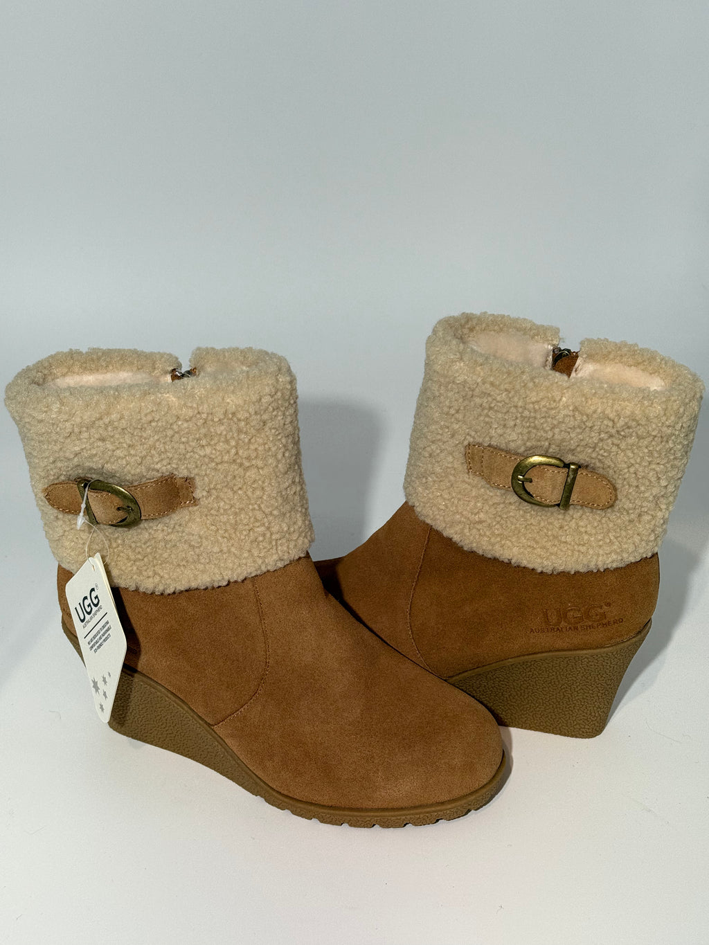 BRAND NEW UGG - AUSTRALIAN SHEPHERD BEIGE BOOT WEDGES WITH FUR