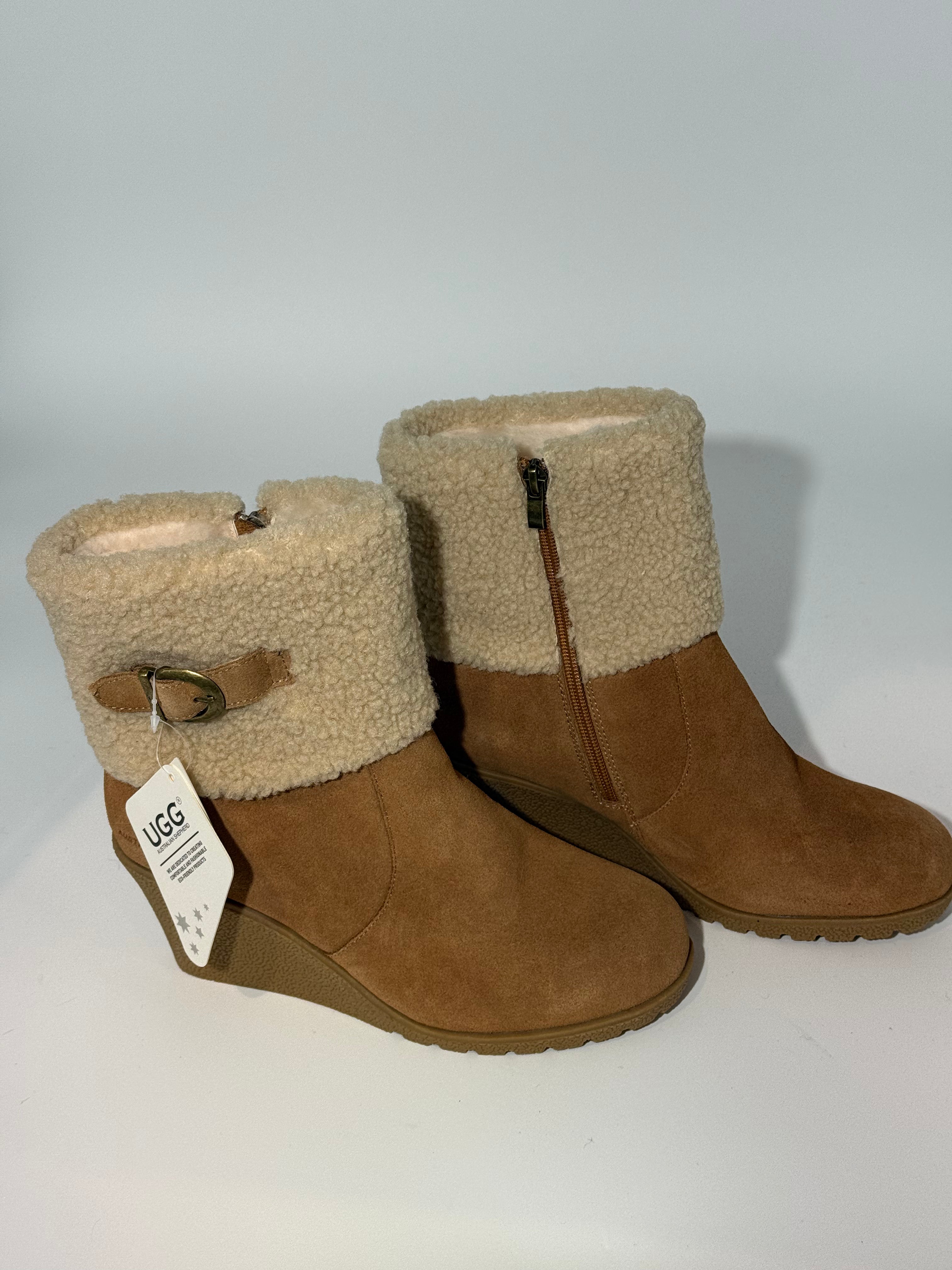 BRAND NEW UGG - AUSTRALIAN SHEPHERD BEIGE BOOT WEDGES WITH FUR