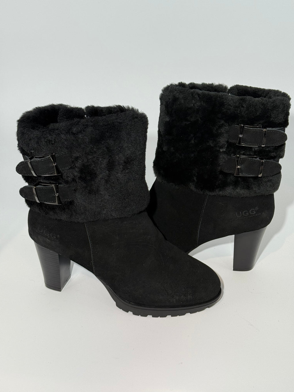 BRAND NEW UGG - AUSTRALIAN SHEPHERD BLACK BOOT HEELS WITH FUR