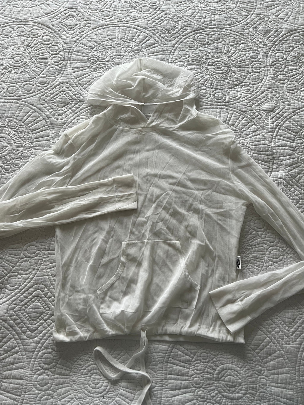 White jumper/top
