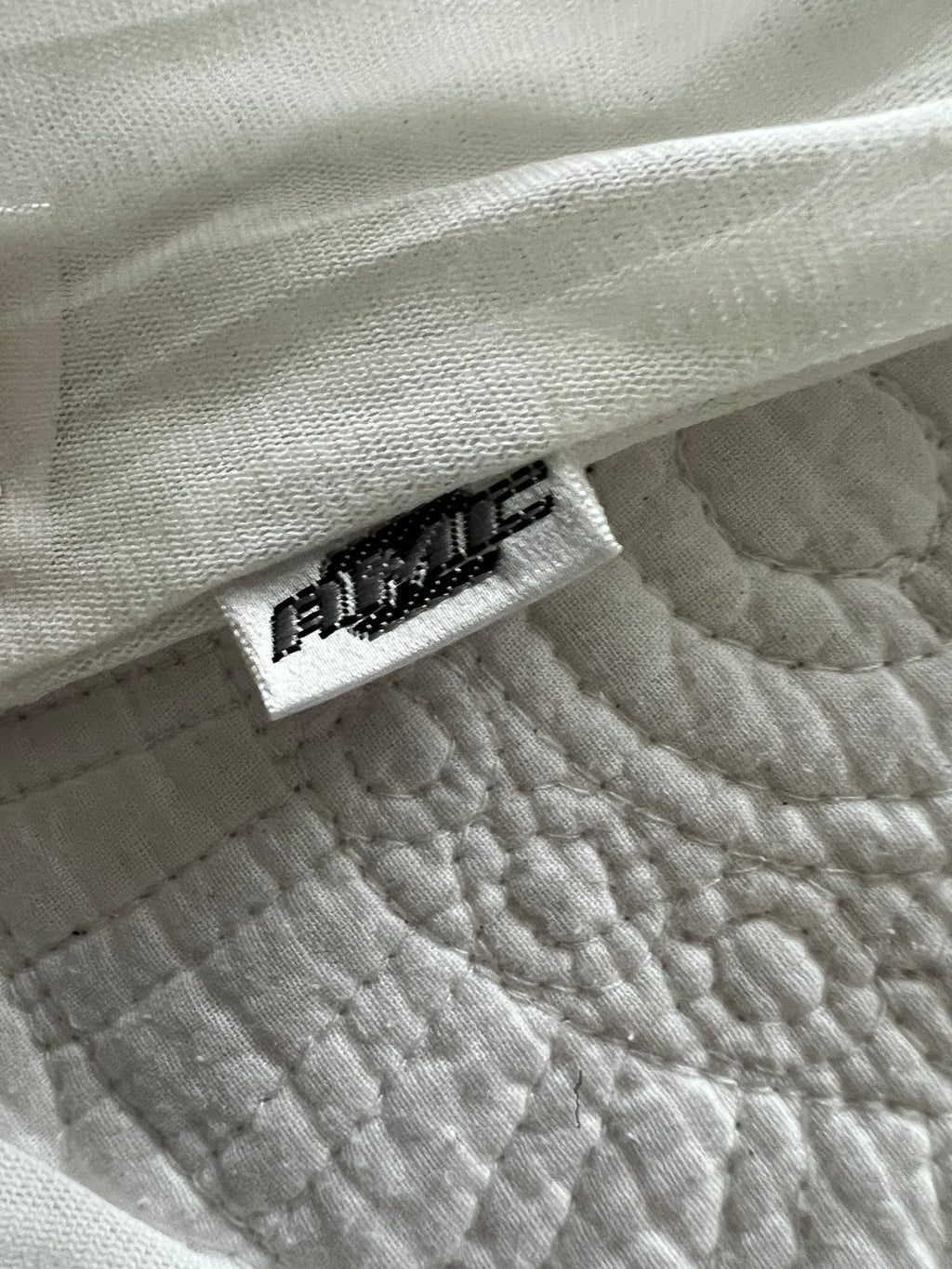 White jumper/top