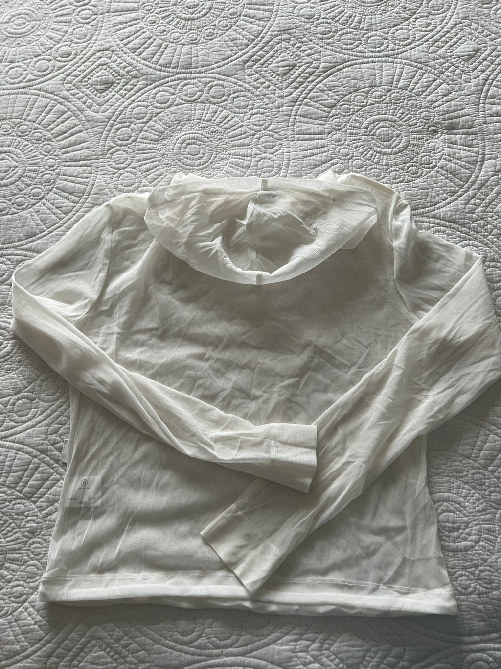 White jumper/top
