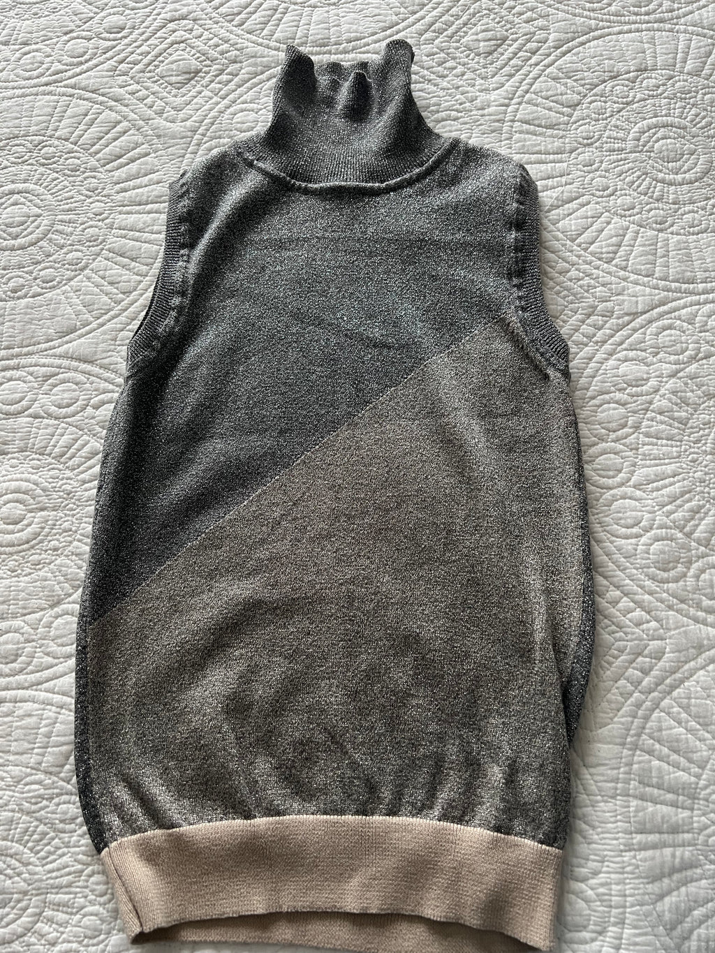 Turtle neck grey top