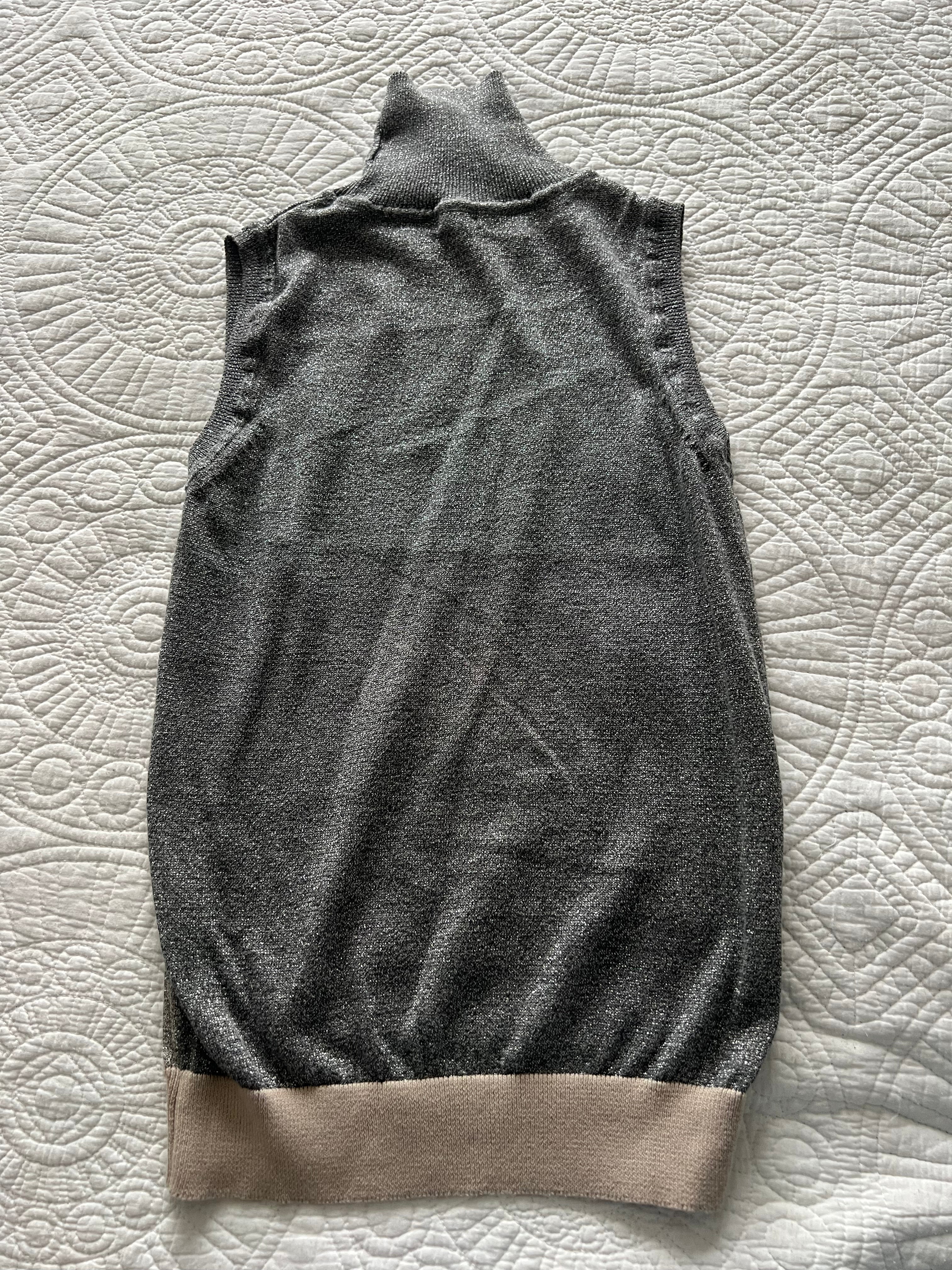 Turtle neck grey top