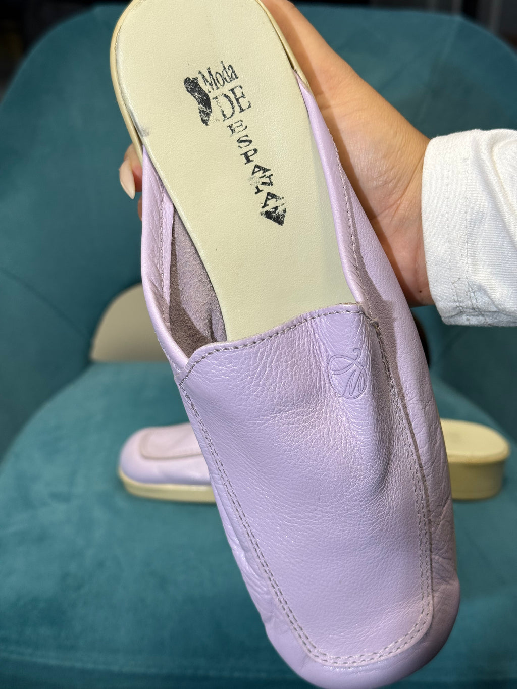 Moda De España Lilac Leather Slip-On Loafers