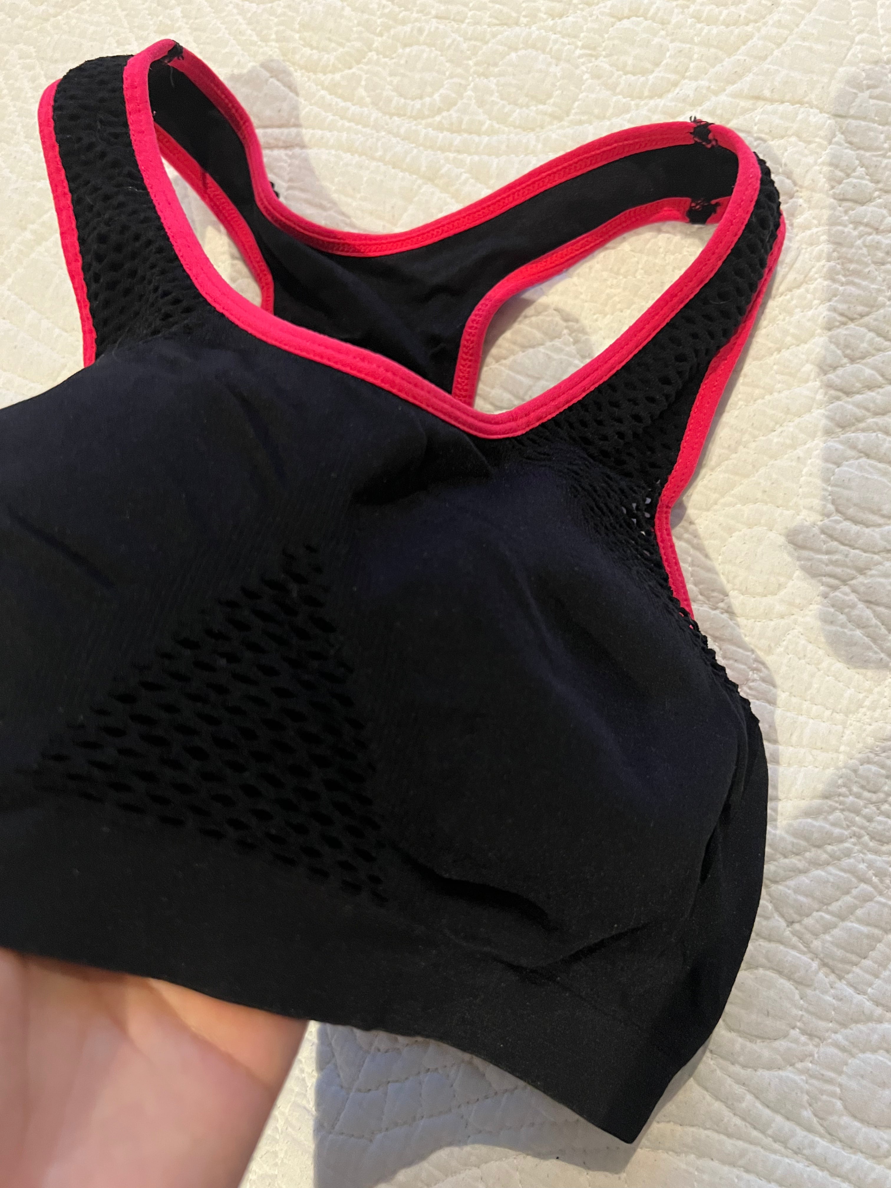 Black sports bra