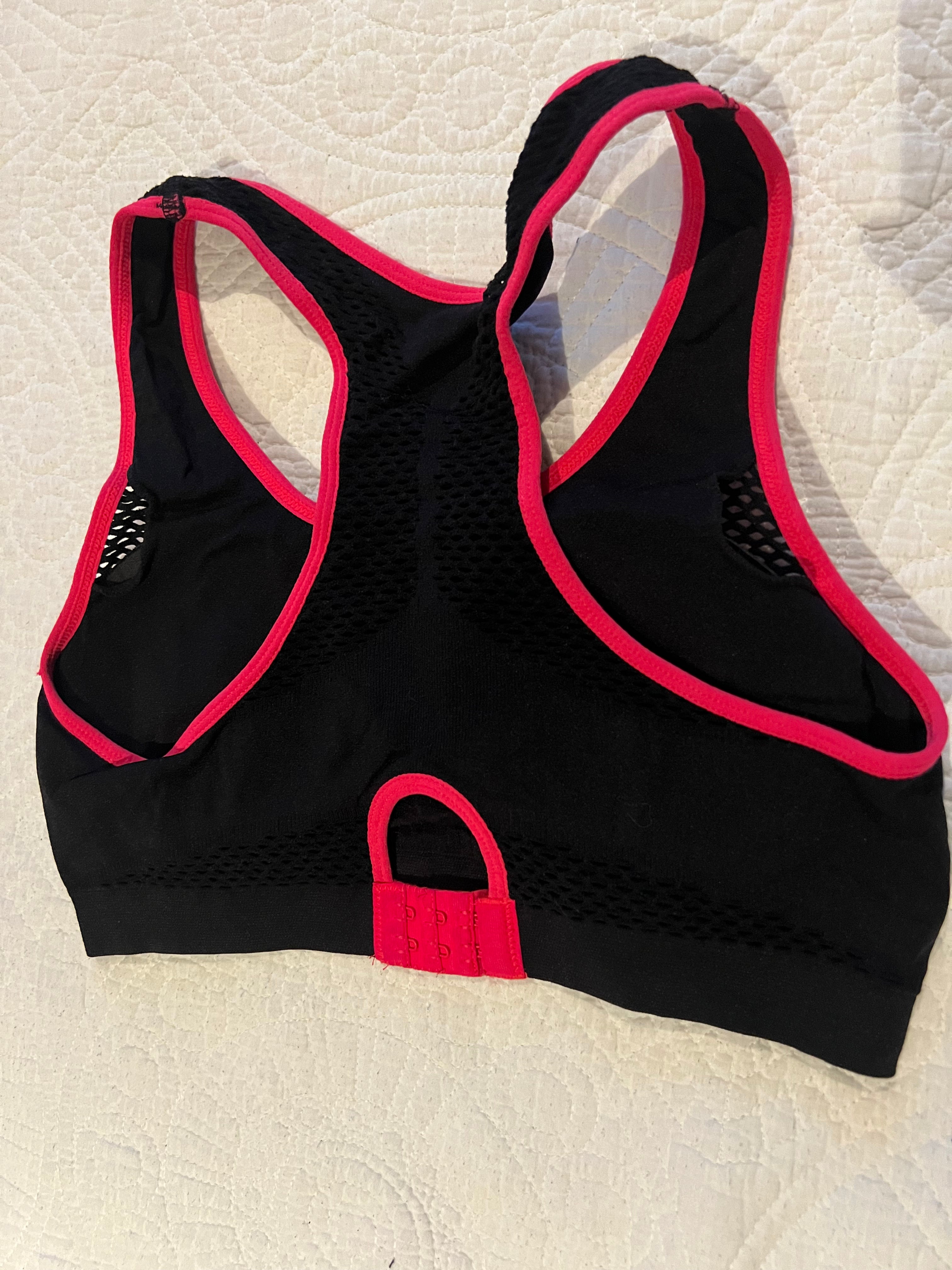 Black sports bra