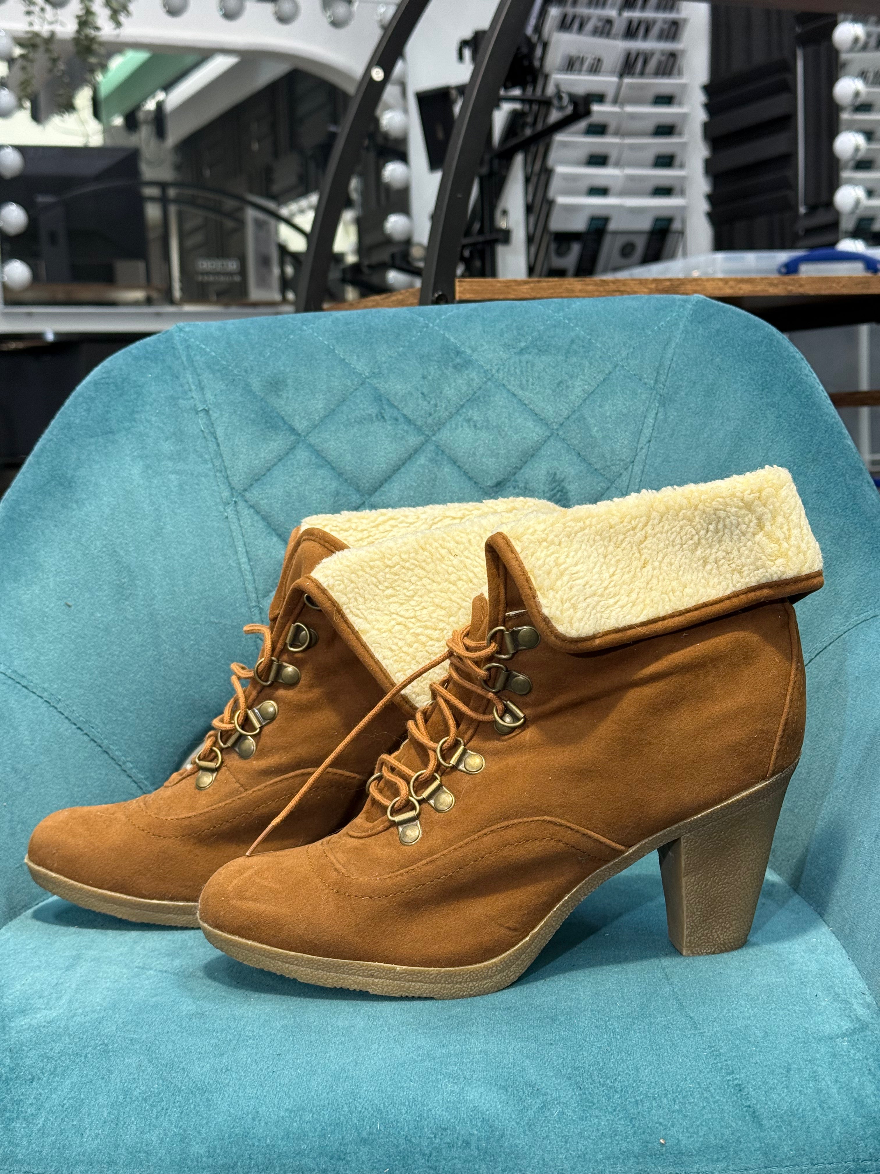 Tan Suede Lace-Up Ankle Boots with Faux Fur Lining – Block Heel