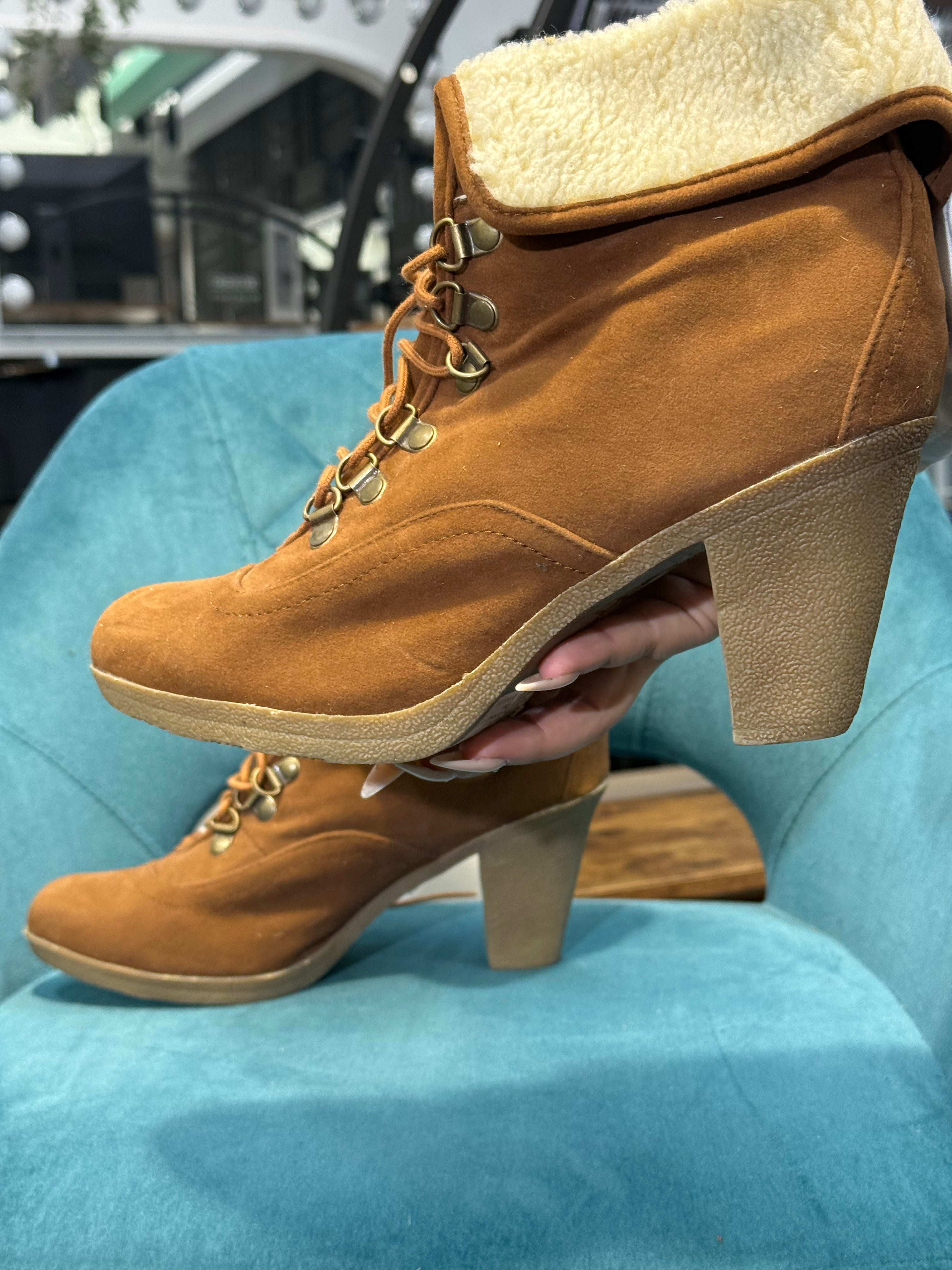 Tan Suede Lace-Up Ankle Boots with Faux Fur Lining – Block Heel