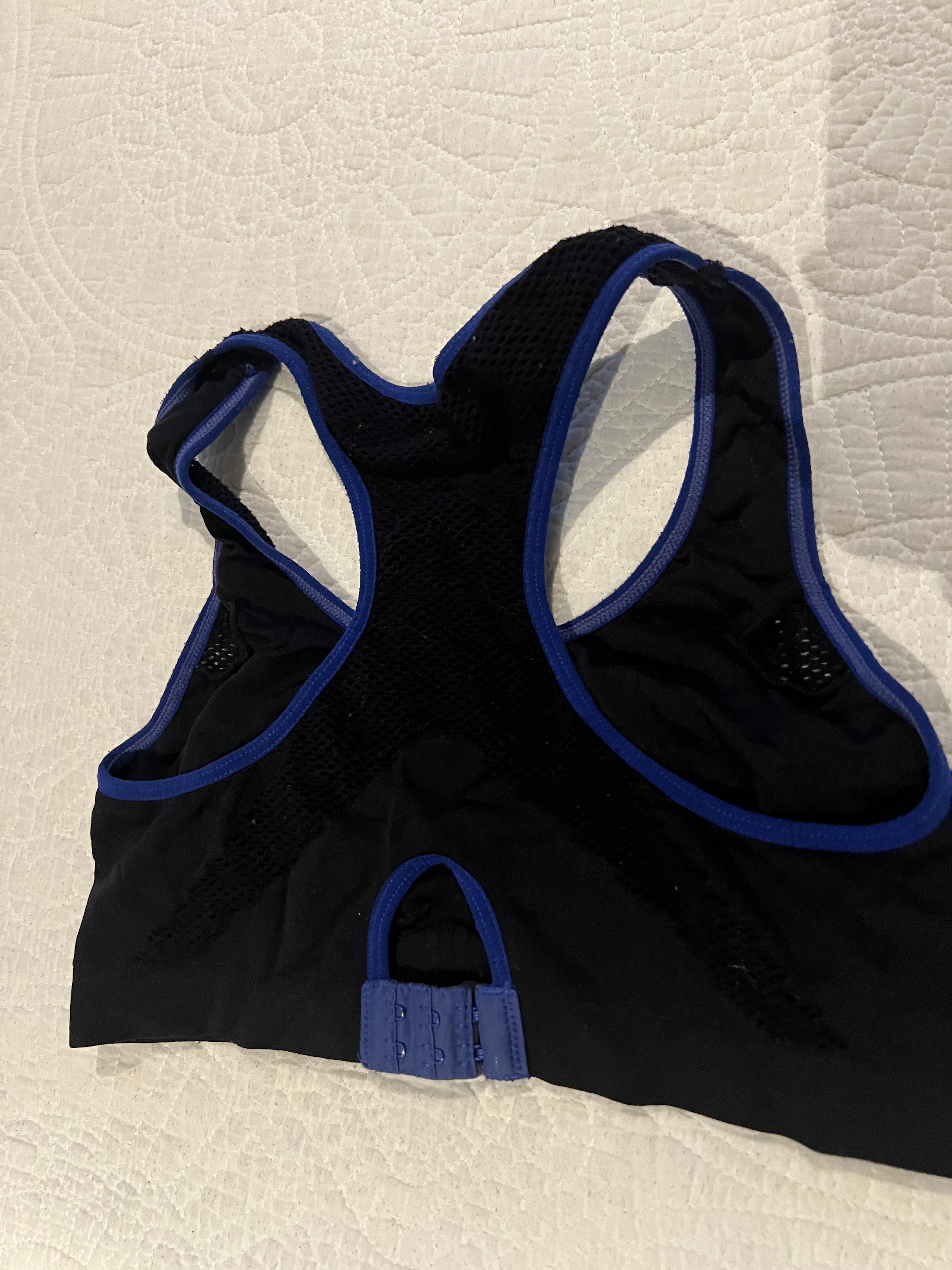 Black sports bra