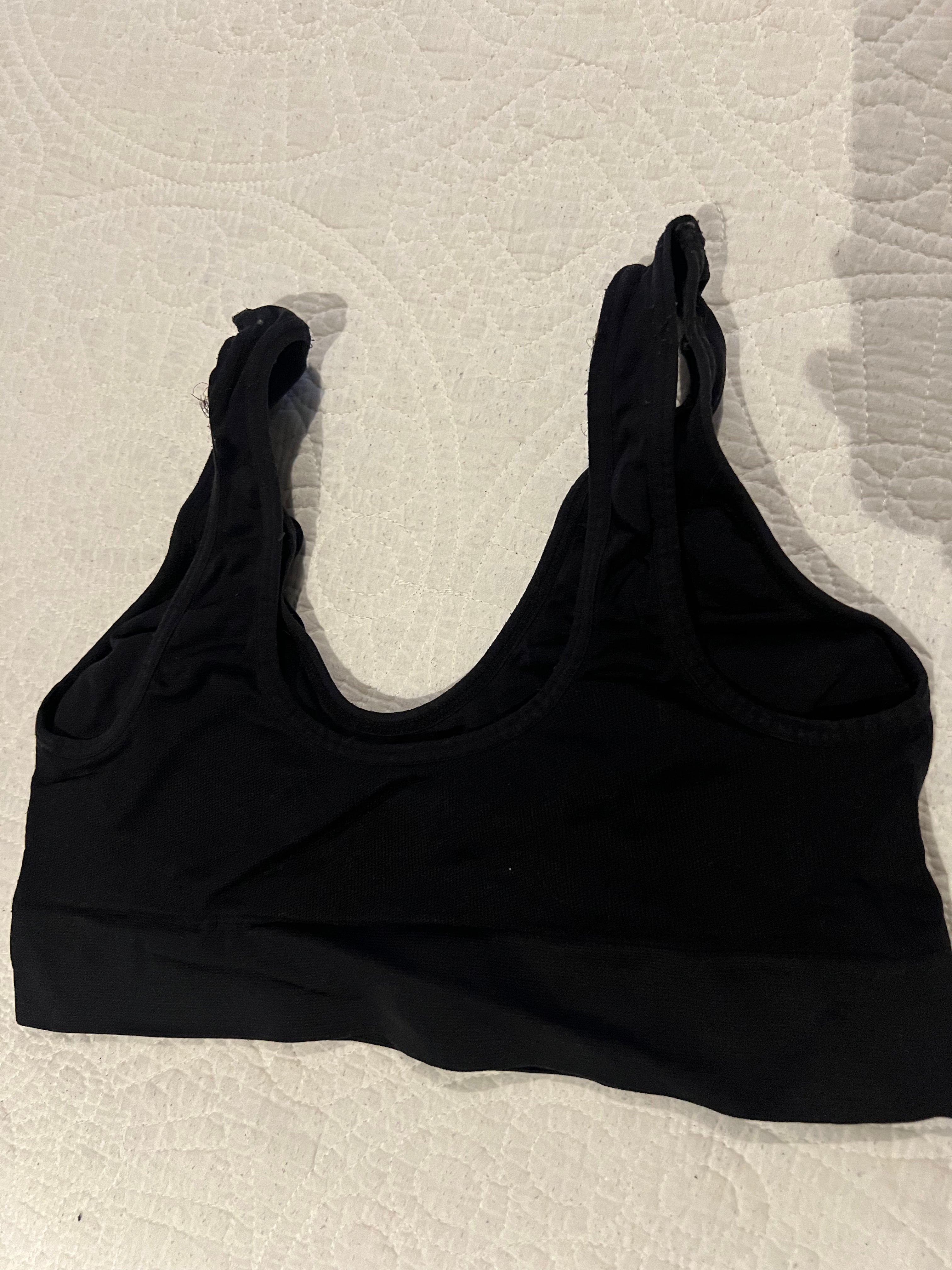 Black sports bra