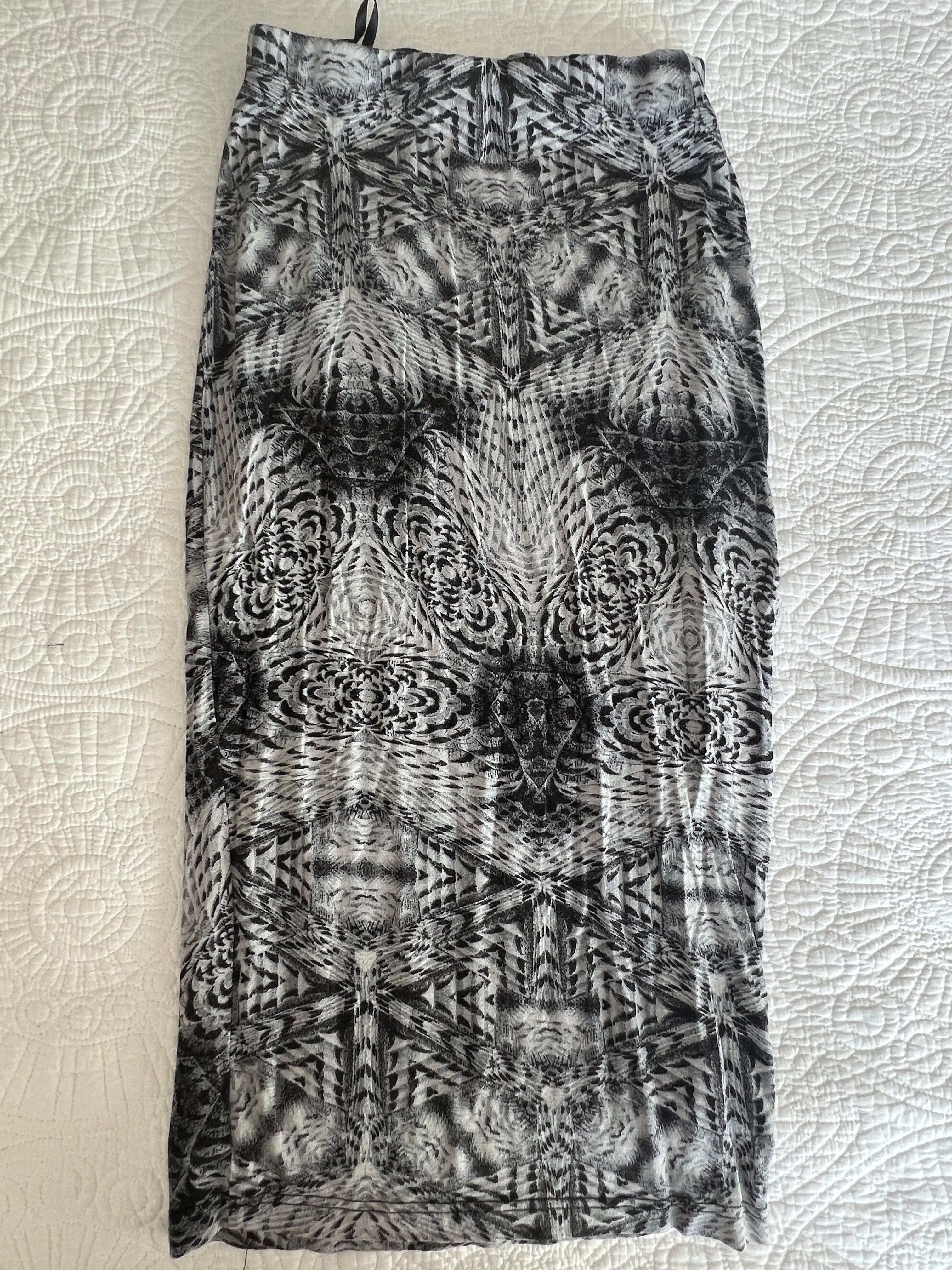 Maxi graphic skirt