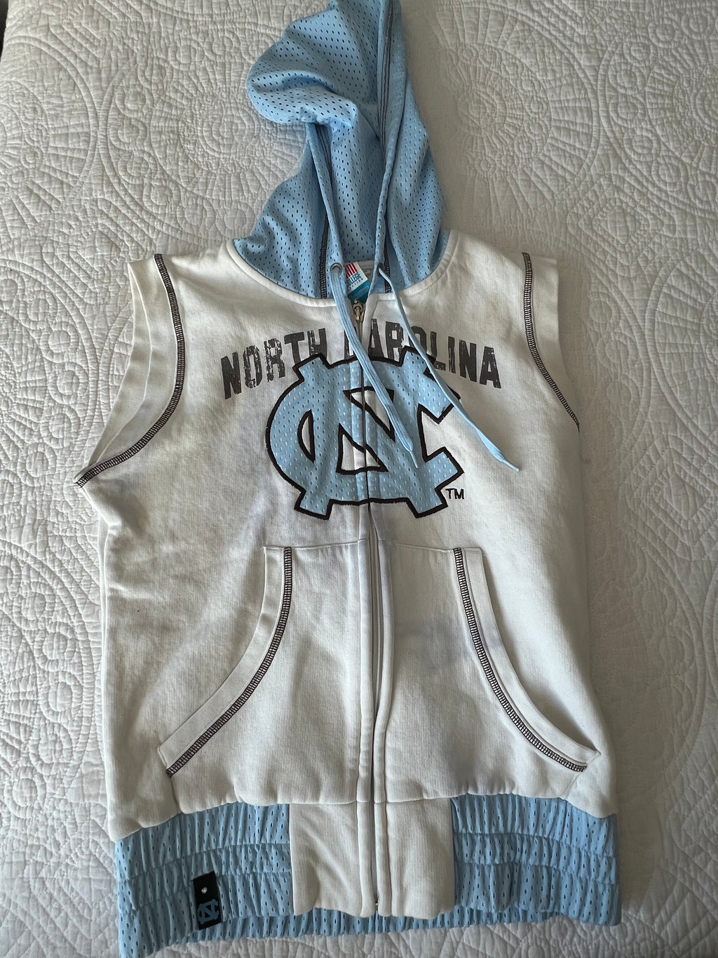 US College Collection white sleeveless jumper