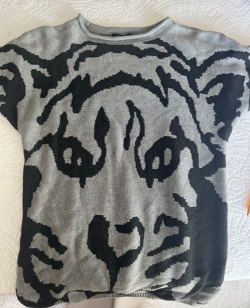 Grey graphic short sleeve jumper