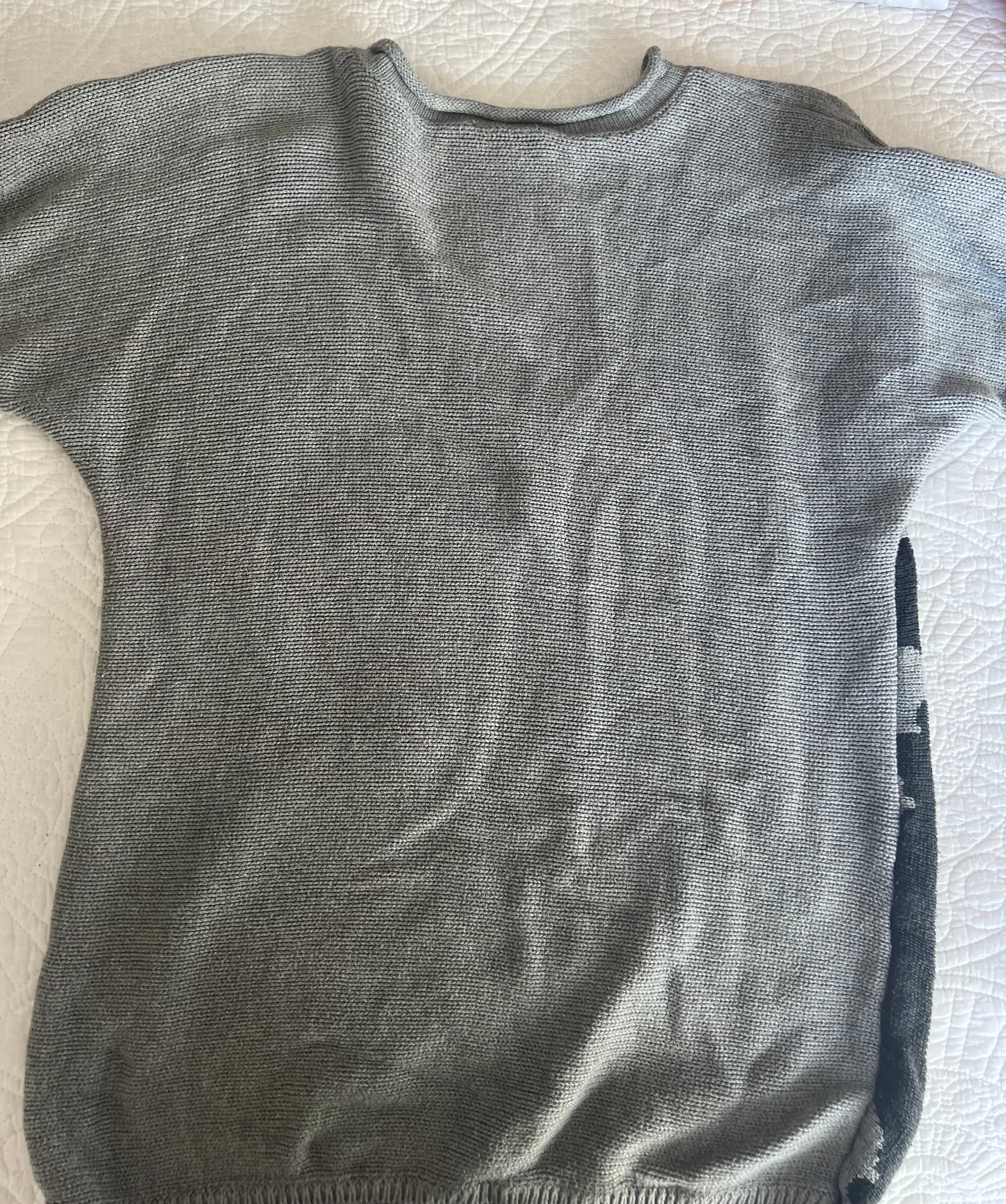 Grey graphic short sleeve jumper