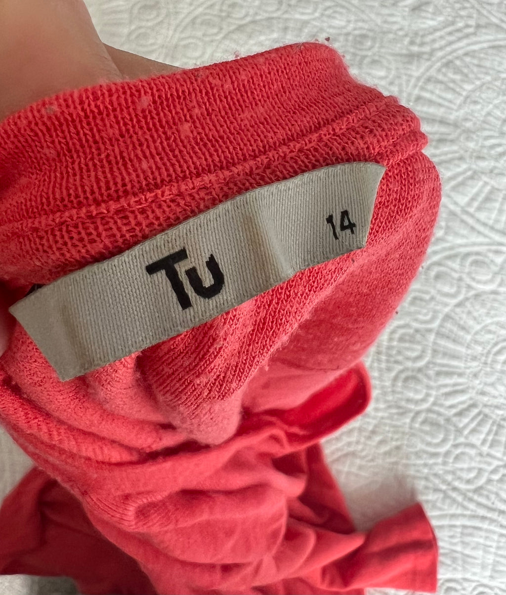 Red quarter sleeve top