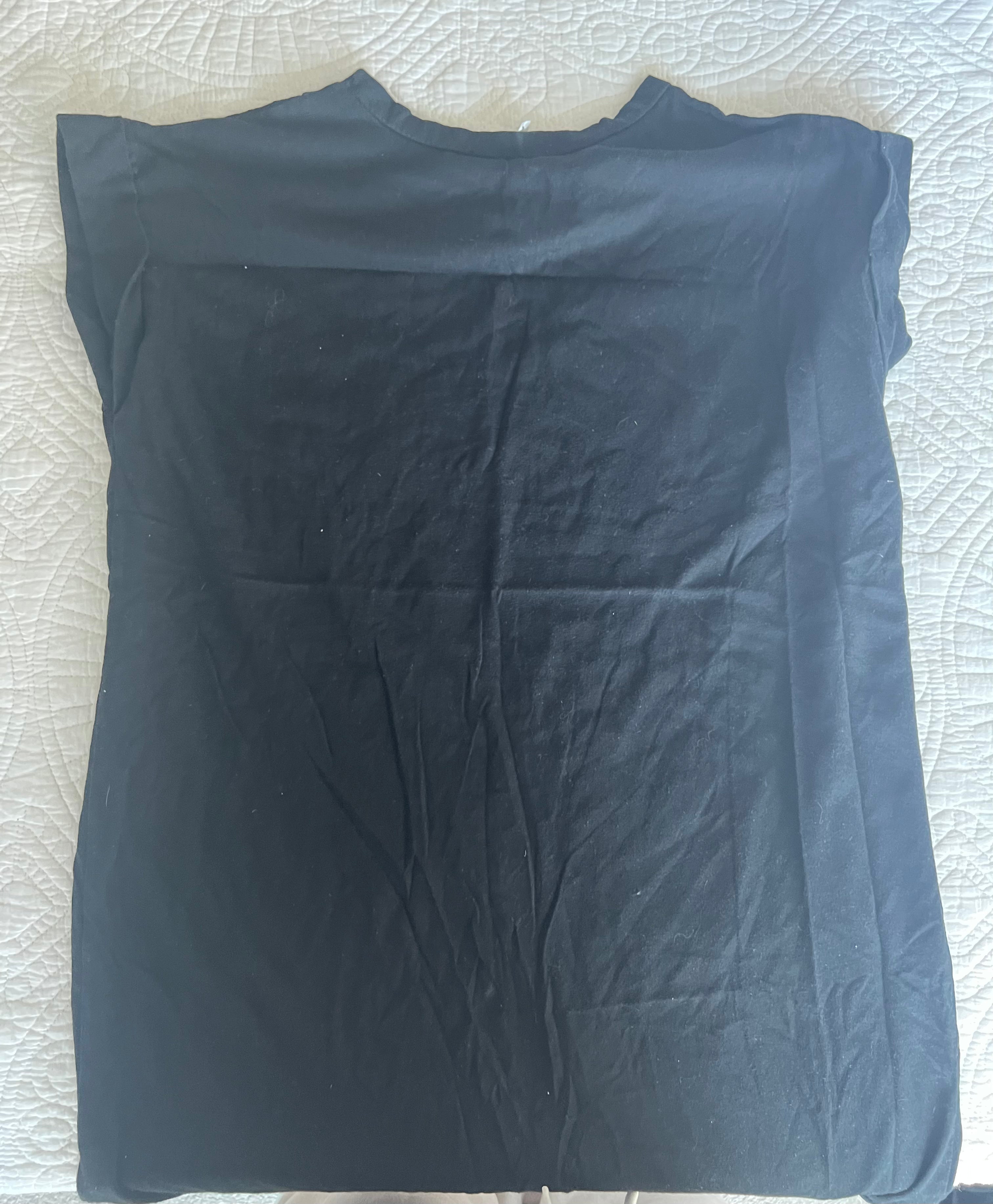 Black t-shirt