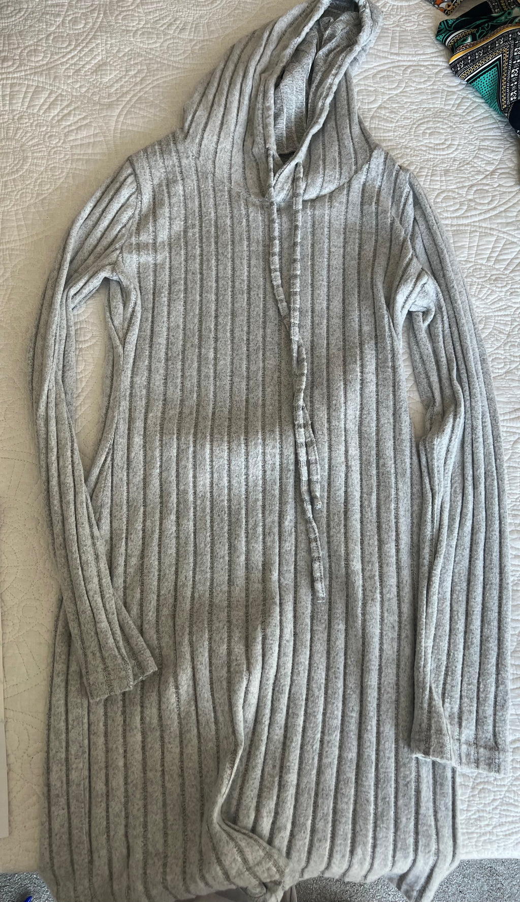 Midi grey ribbed dress with hood