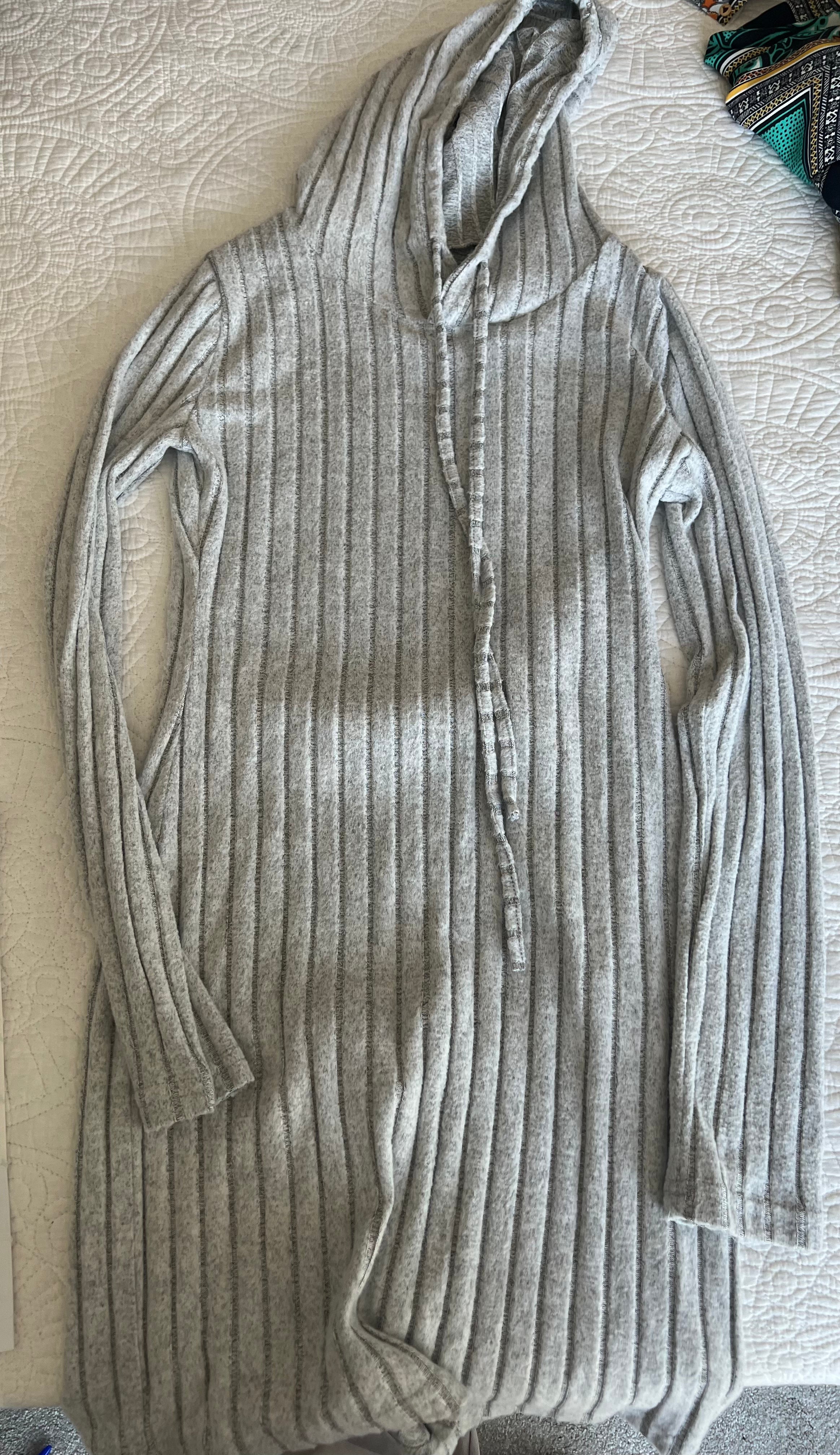 Midi grey ribbed dress with hood