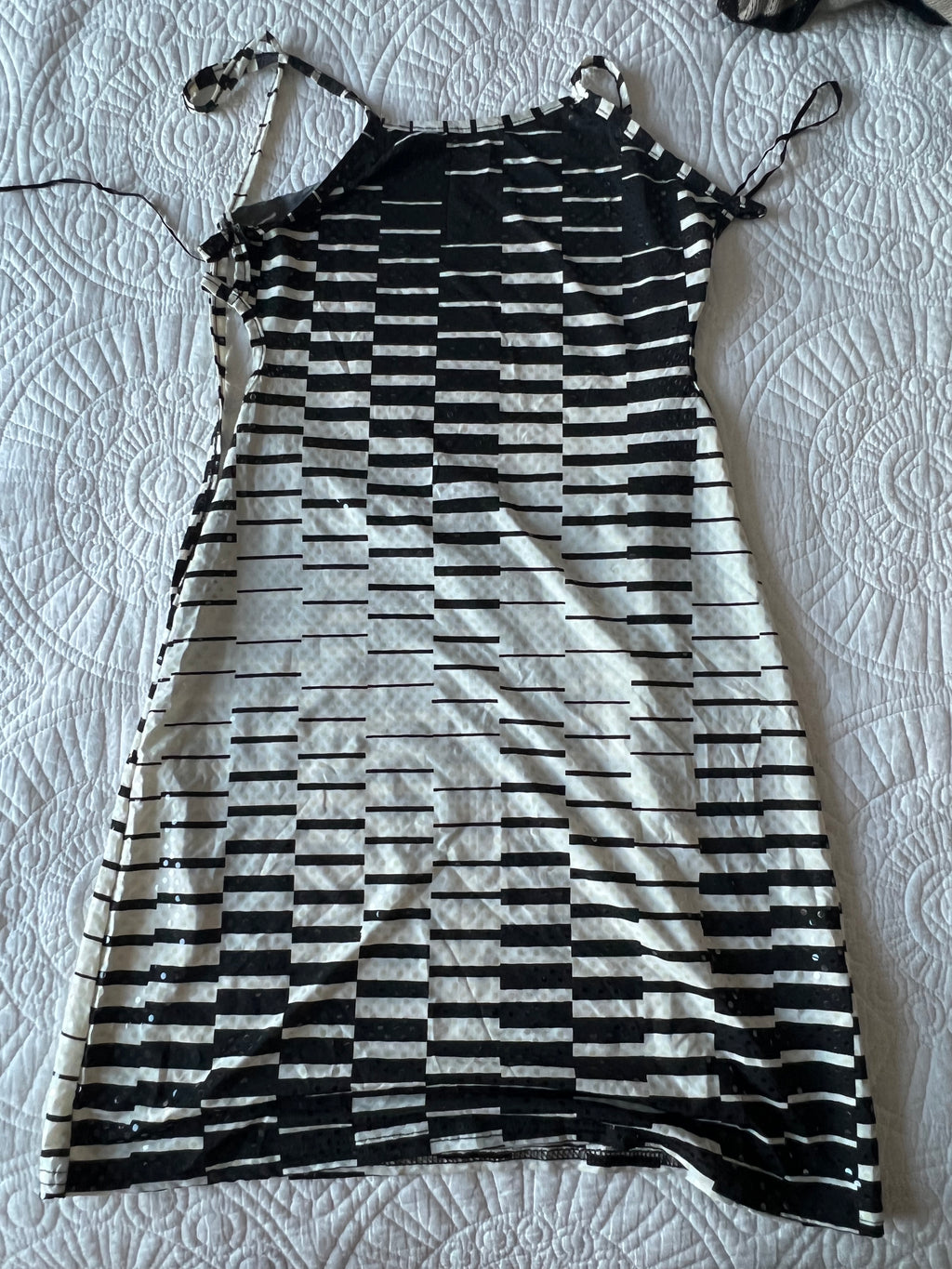 Black/white mini dress