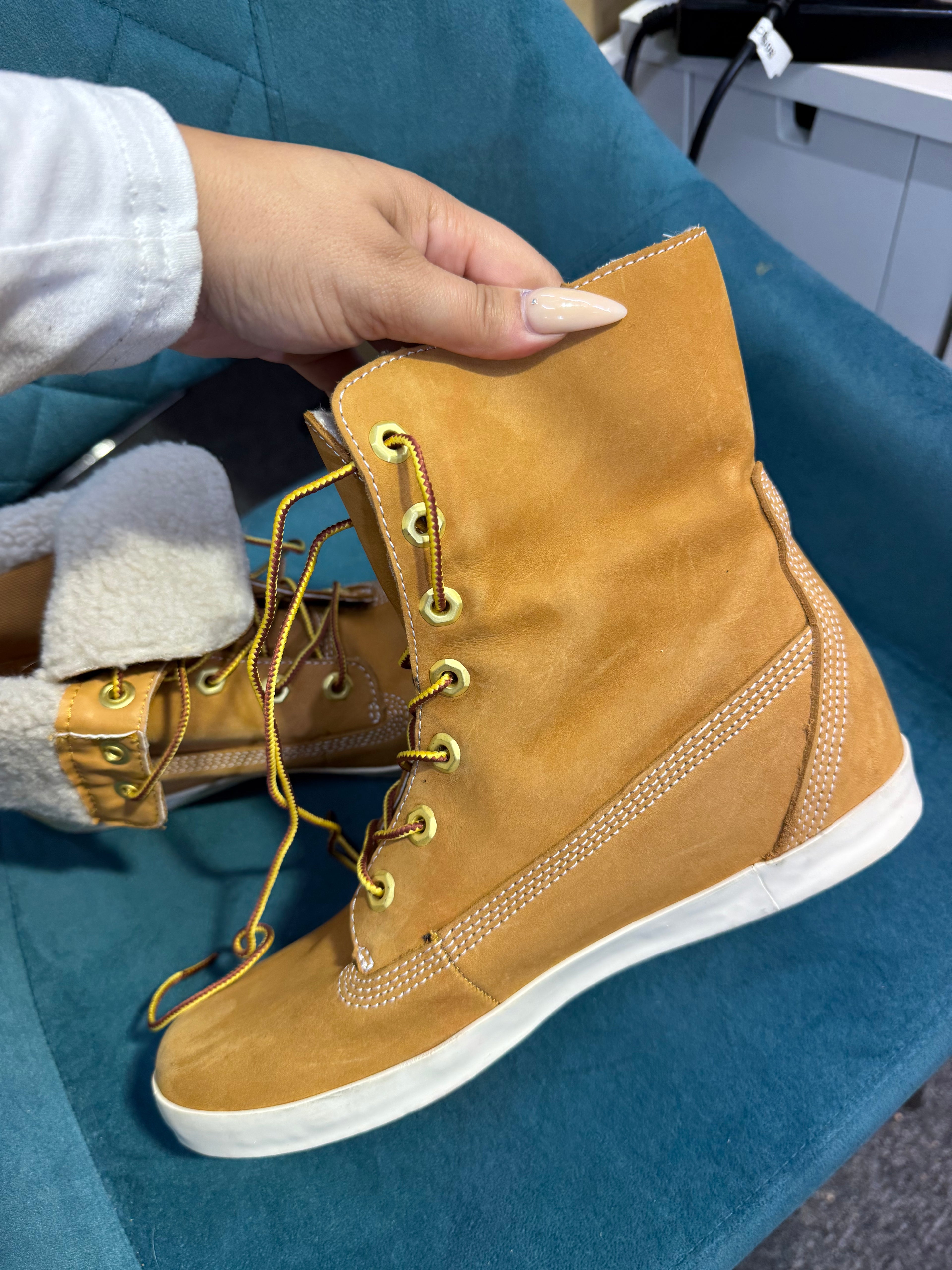 Tan Timberland boots / Roll top boot