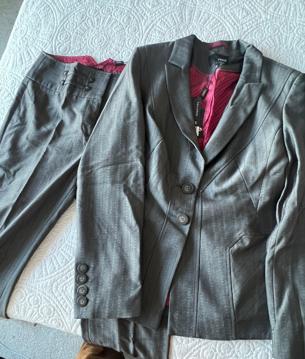 Low waisted grey trousers with matching blazer