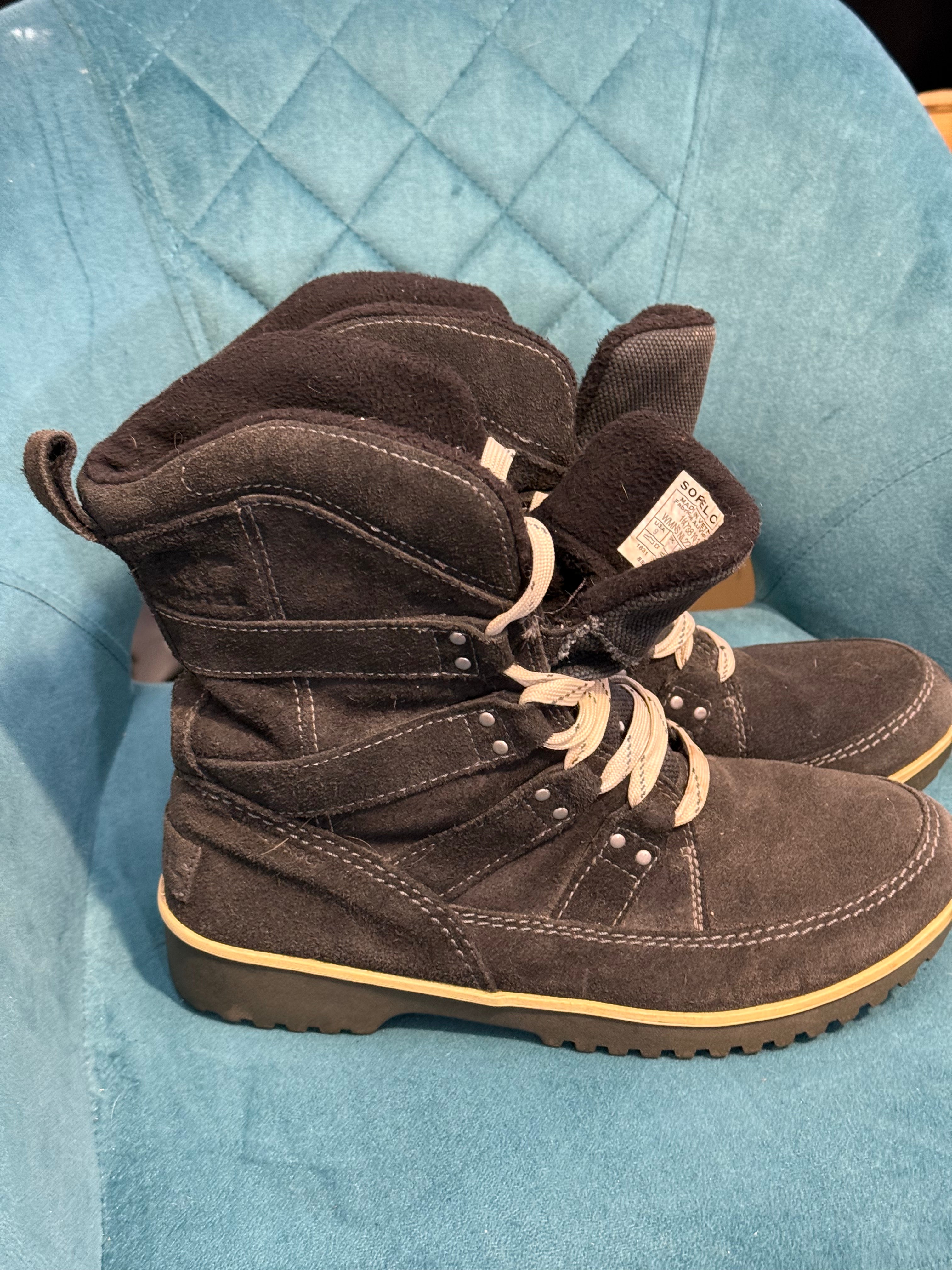 Black lace up boots - Size 7