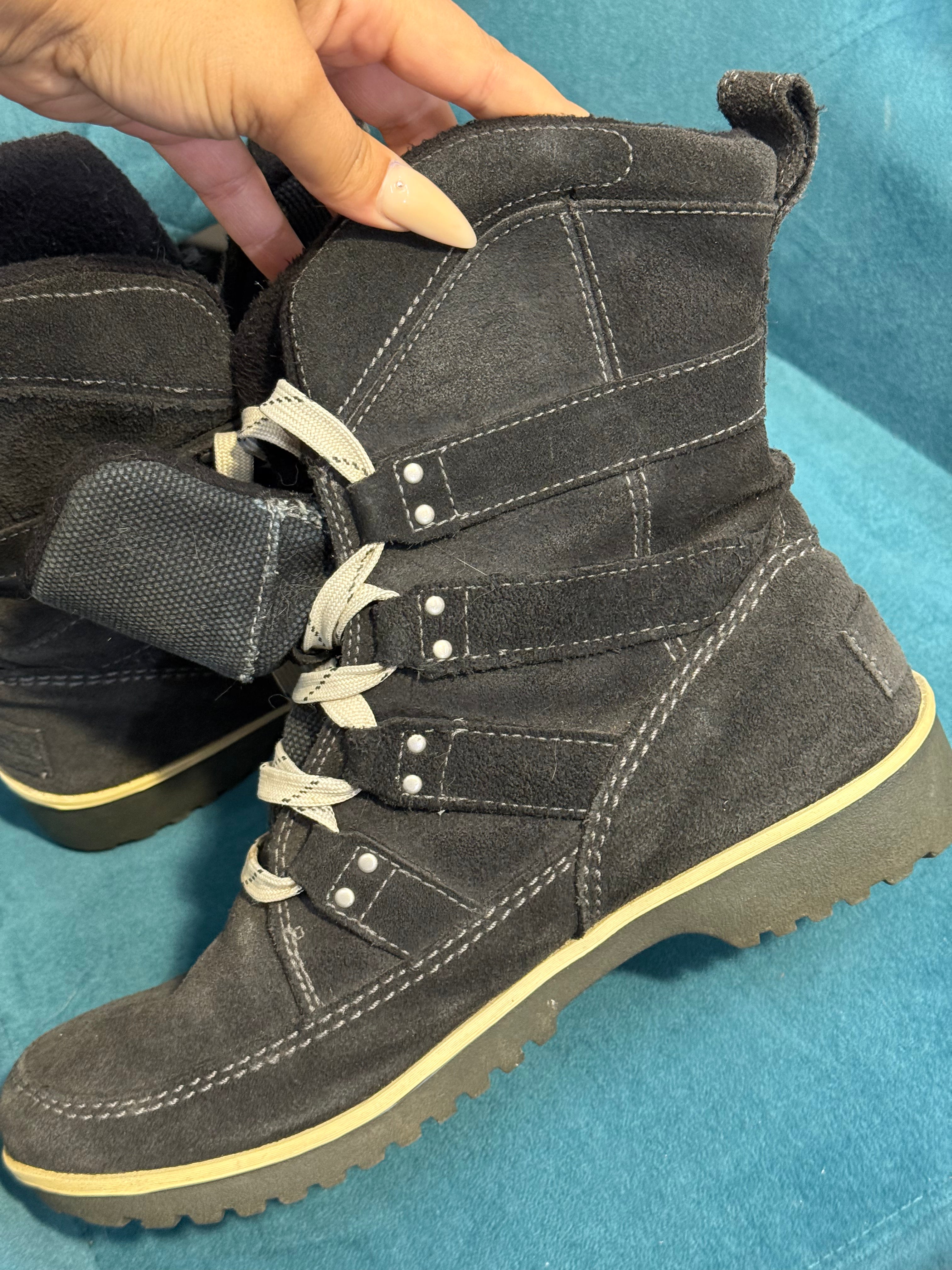 Black lace up boots - Size 7