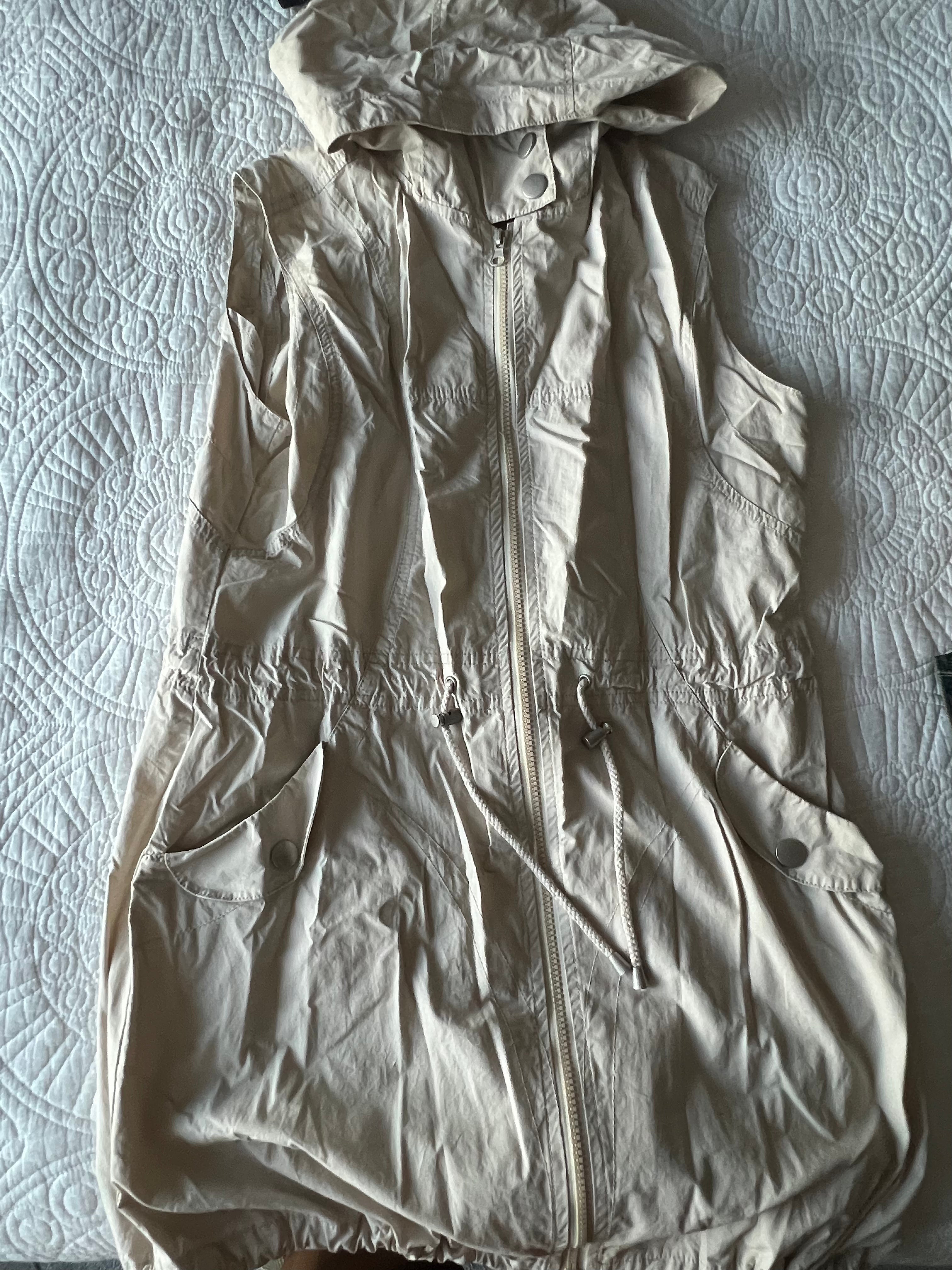 Cream jacket, no sleeves