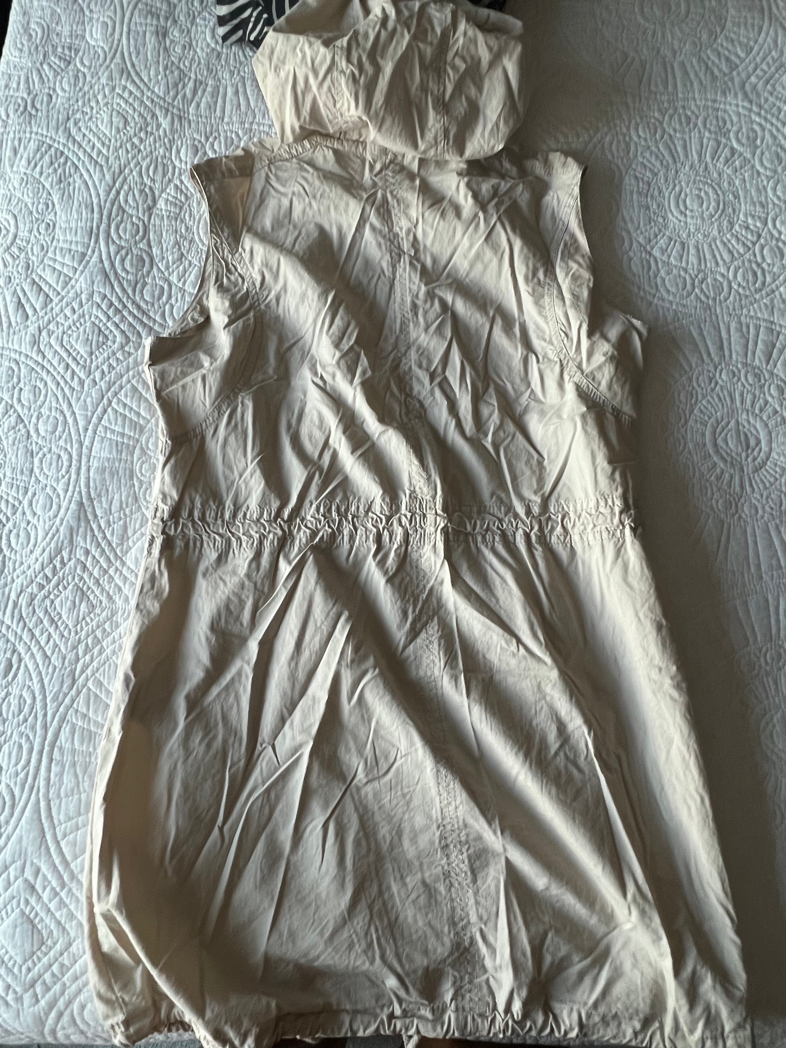 Cream jacket, no sleeves
