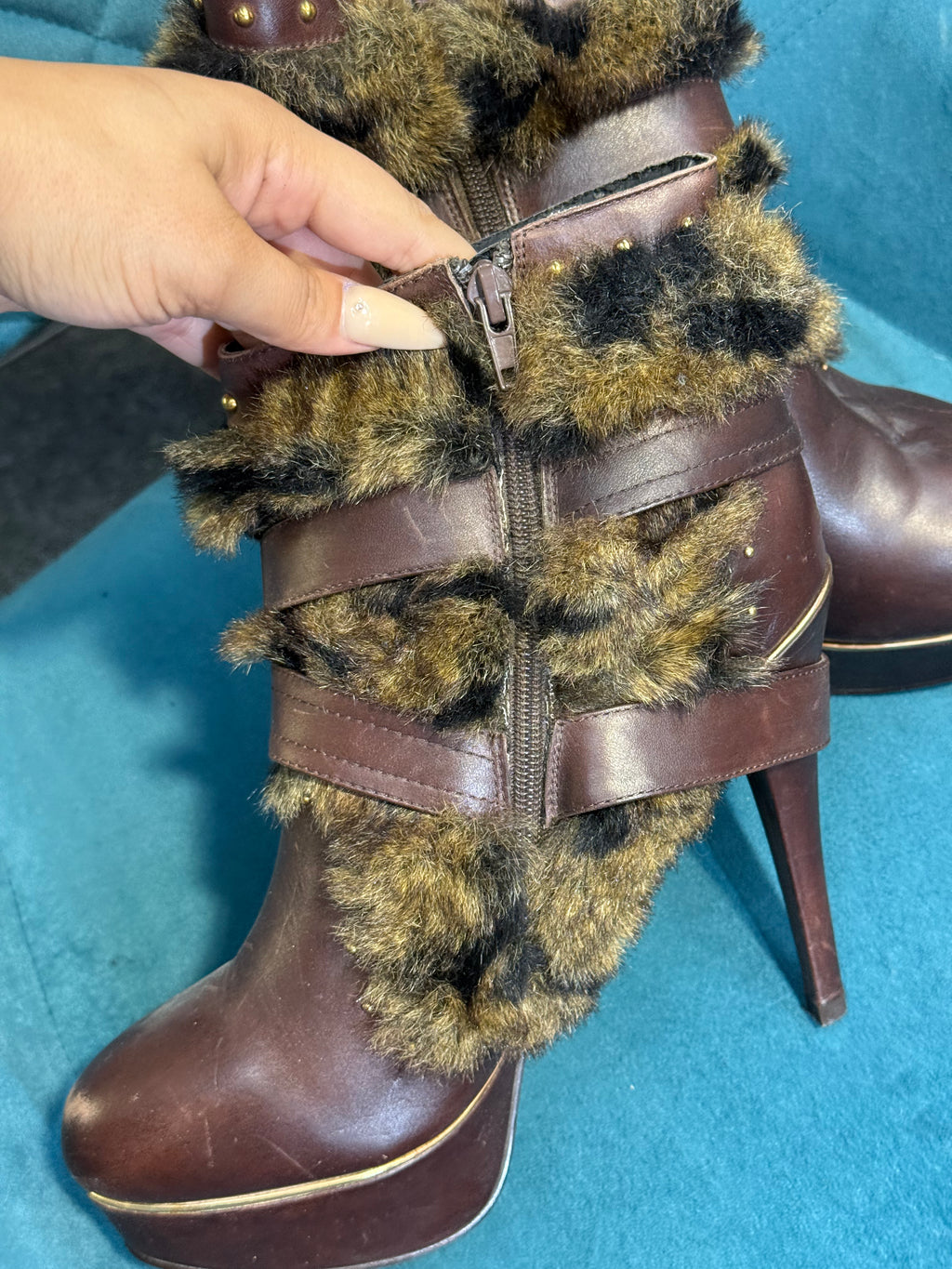 Burgundy heel with faux brown fur - Size 6
