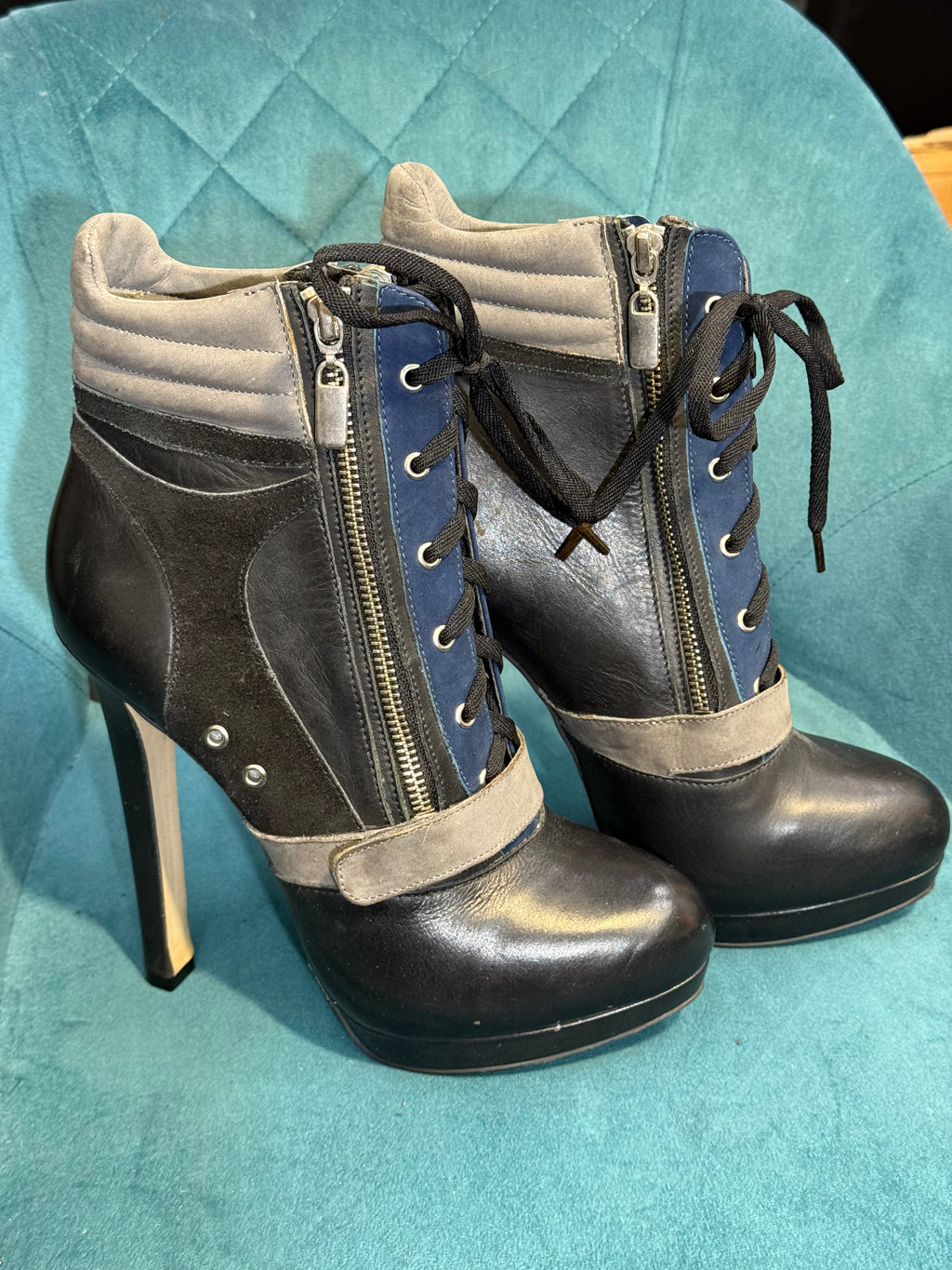 Black high heel boots lace up with zip - Size 7