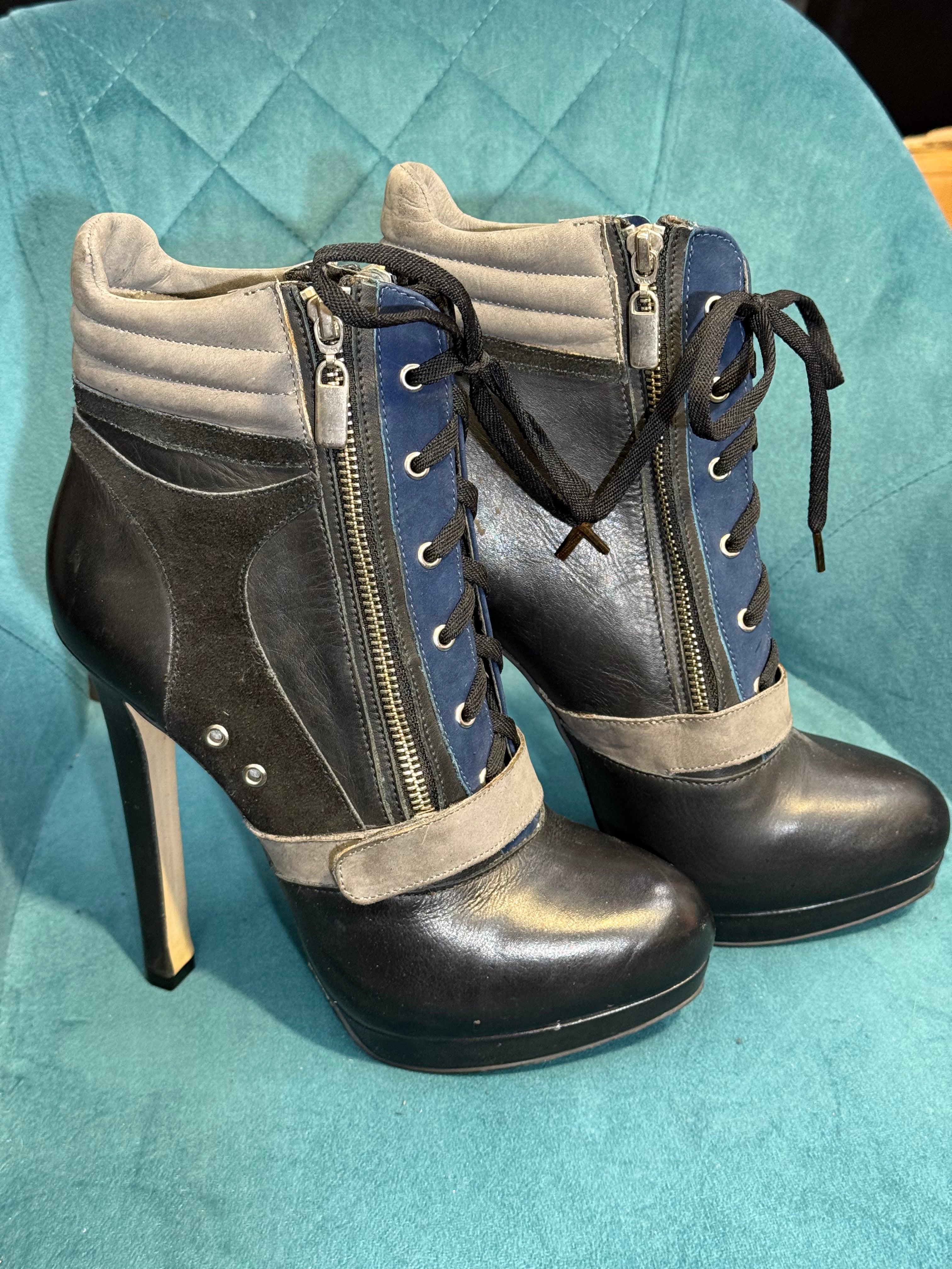 Black high heel boots lace up with zip - Size 7