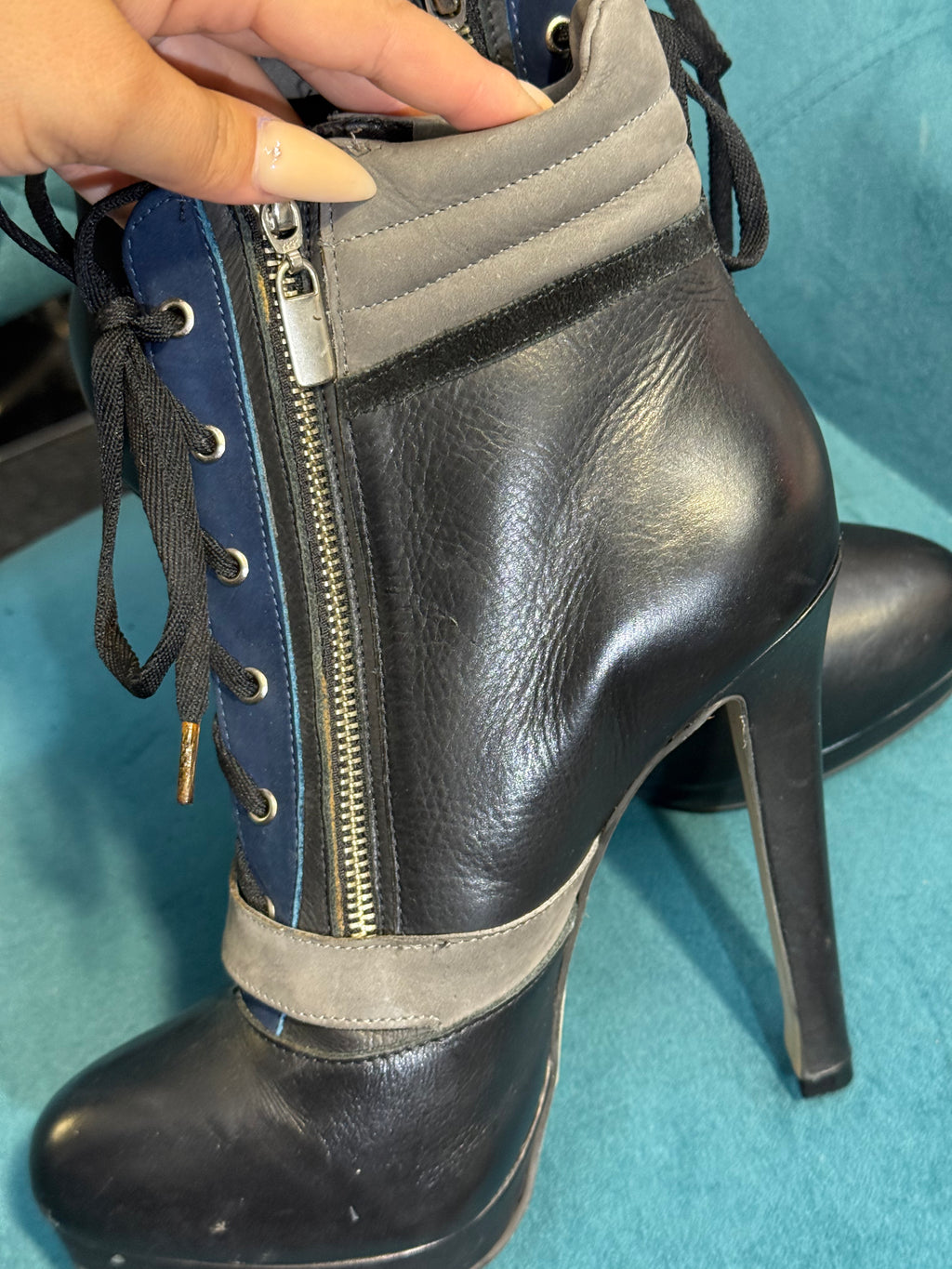 Black high heel boots lace up with zip - Size 7