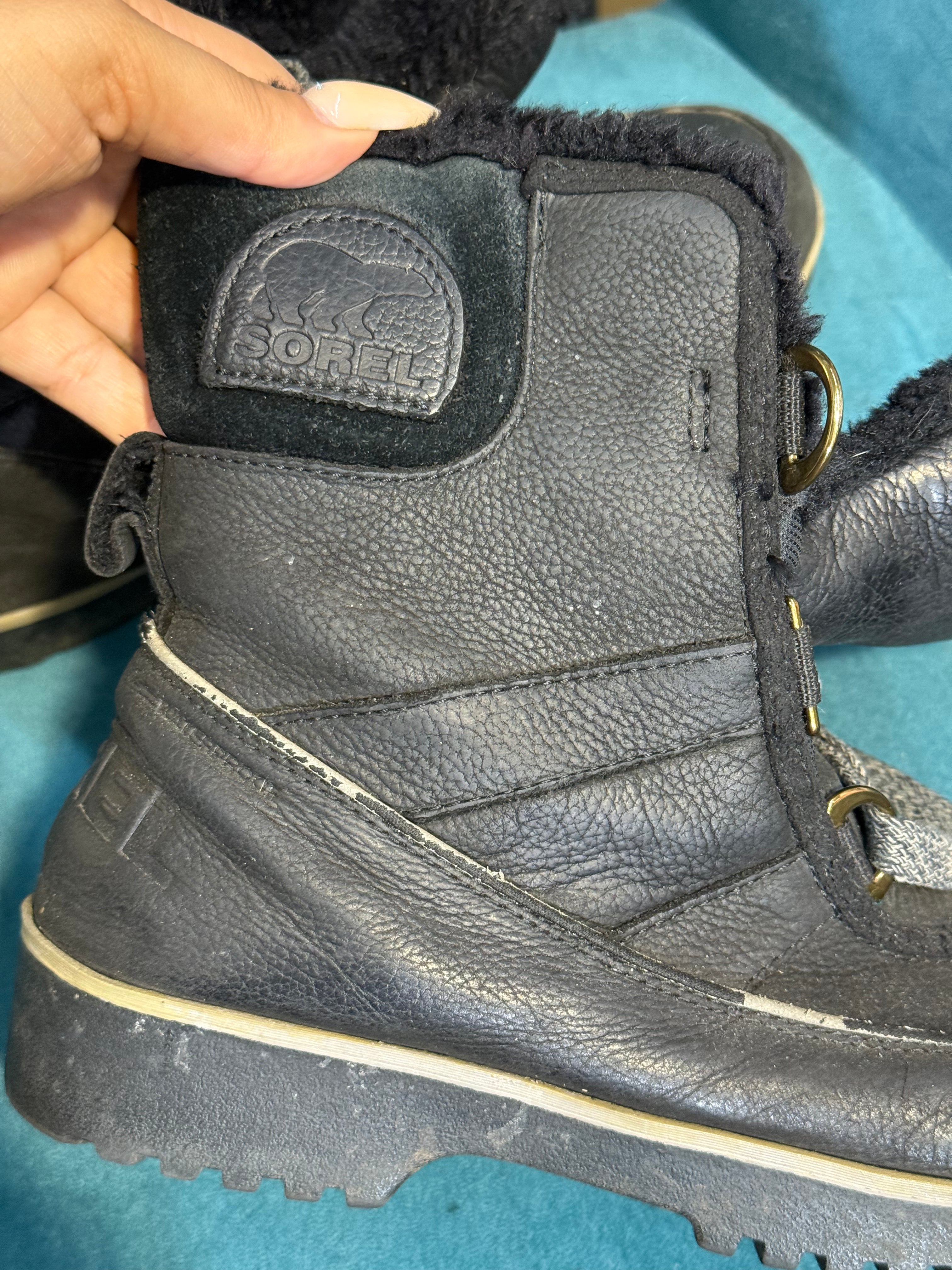 Sorel lace up black boots - Size 7